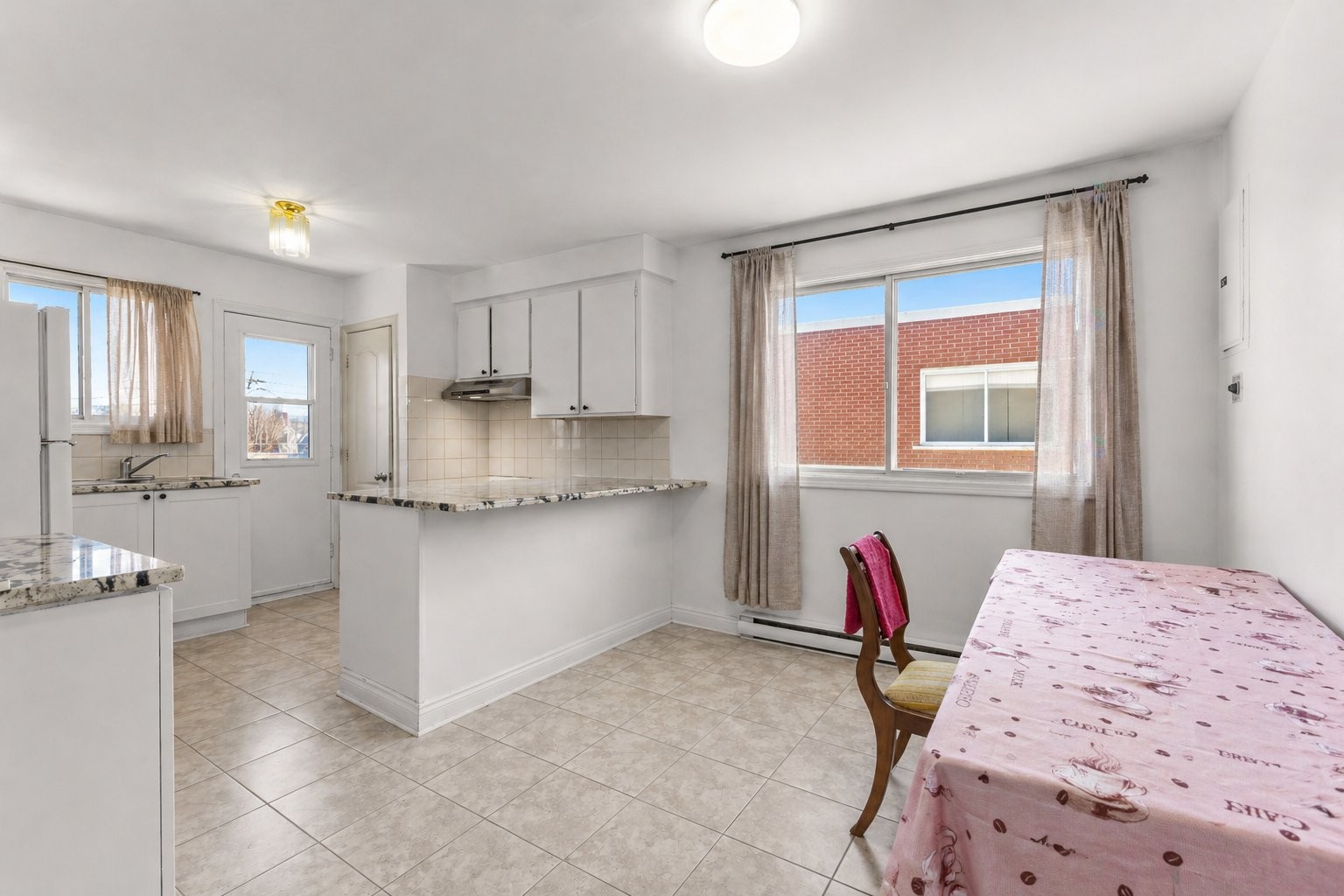 









6220

 - 6222A


Rue de Lachenaie

,
Montréal (Saint-Léonard),




QC
H1S1P3

