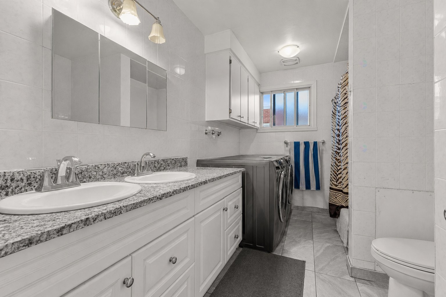 









6220

 - 6222A


Rue de Lachenaie

,
Montréal (Saint-Léonard),




QC
H1S1P3

