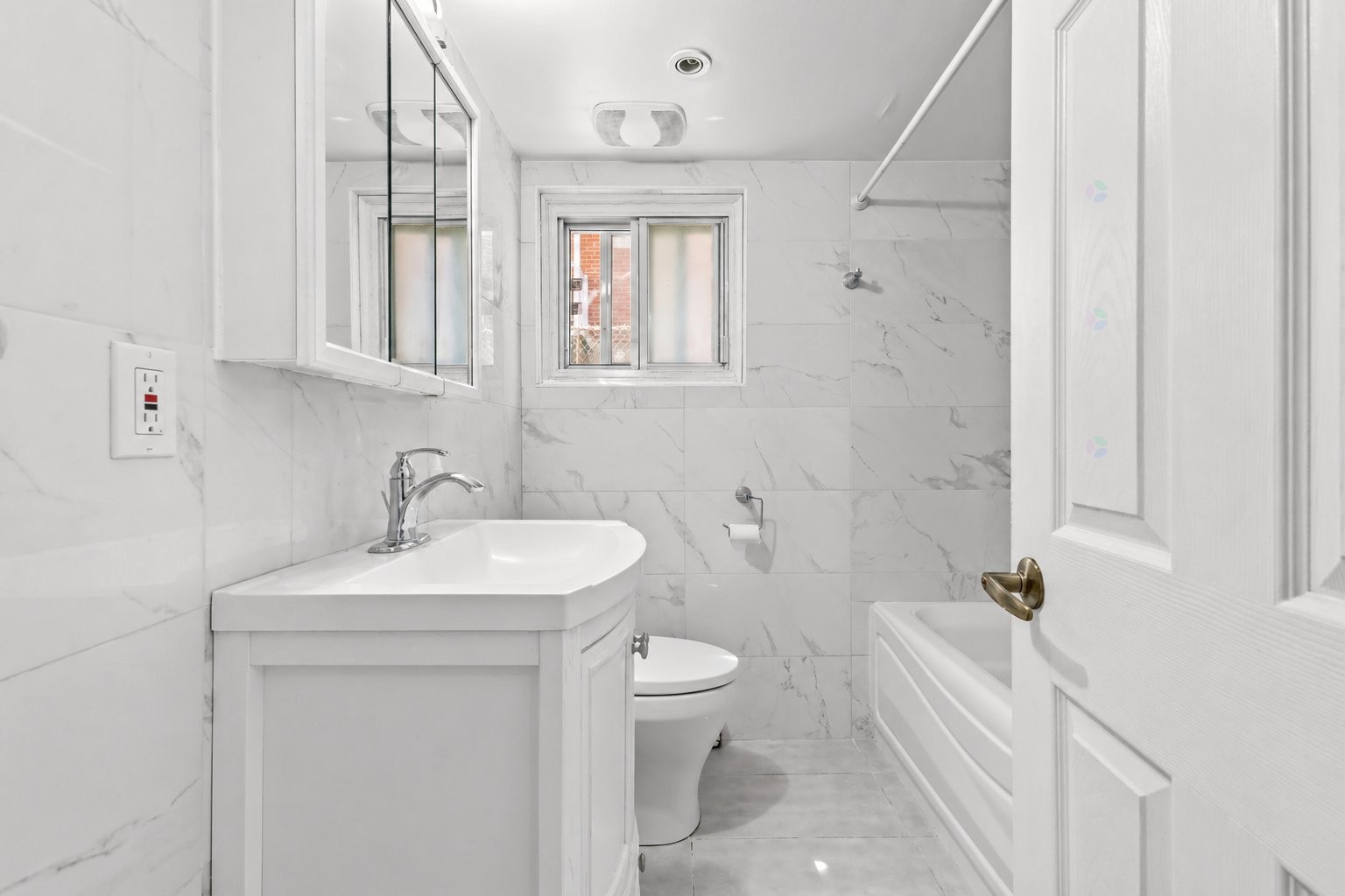 









6220

 - 6222A


Rue de Lachenaie

,
Montréal (Saint-Léonard),




QC
H1S1P3

