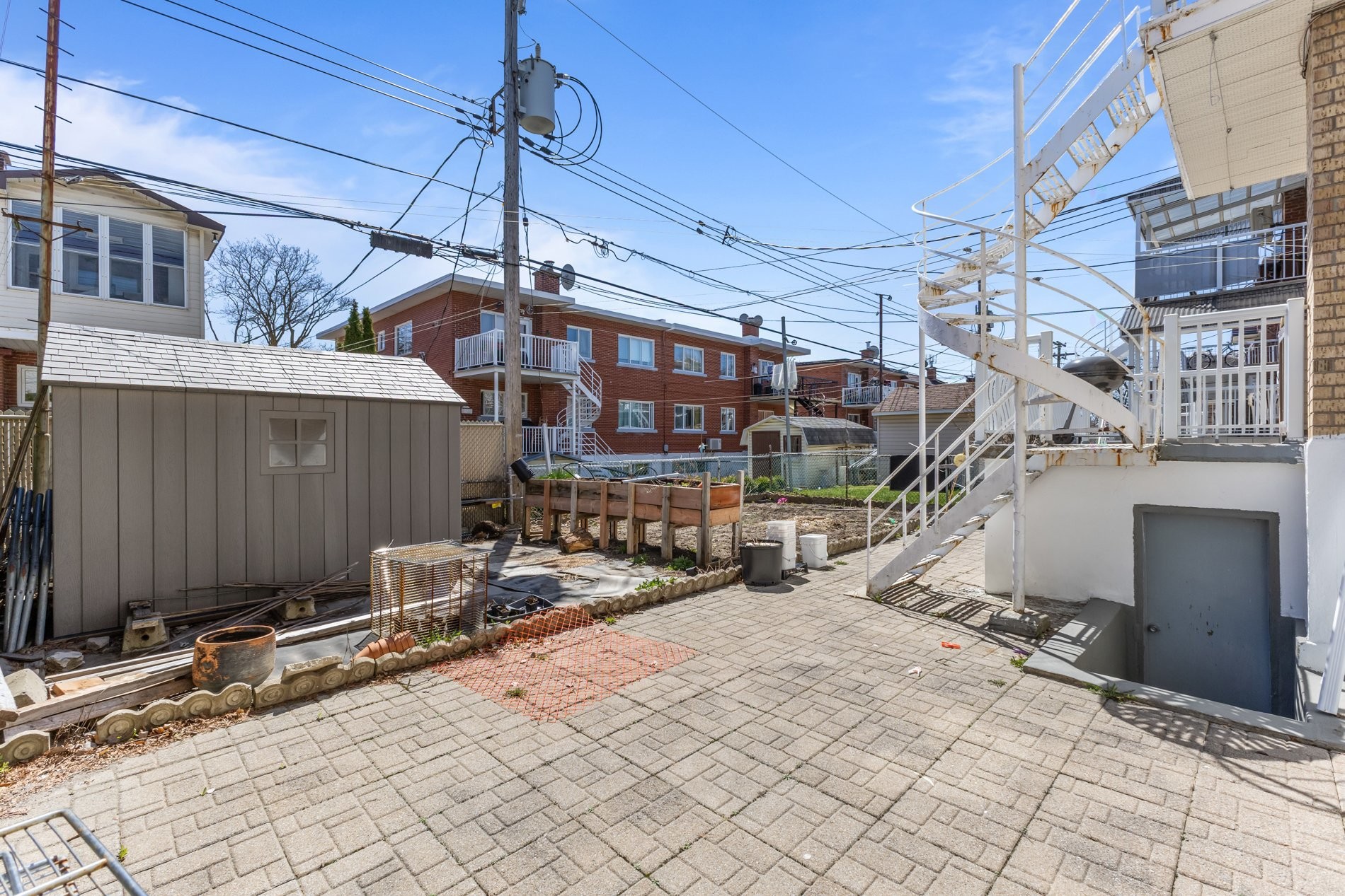 









6220

 - 6222A


Rue de Lachenaie

,
Montréal (Saint-Léonard),




QC
H1S1P3

