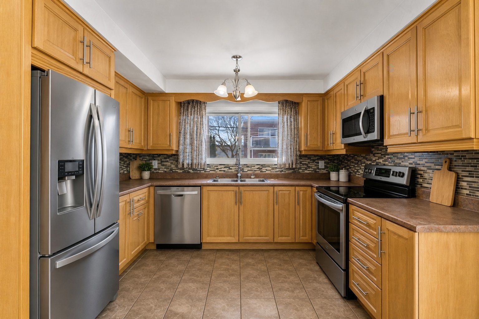 









6220

 - 6222A


Rue de Lachenaie

,
Montréal (Saint-Léonard),




QC
H1S1P3

