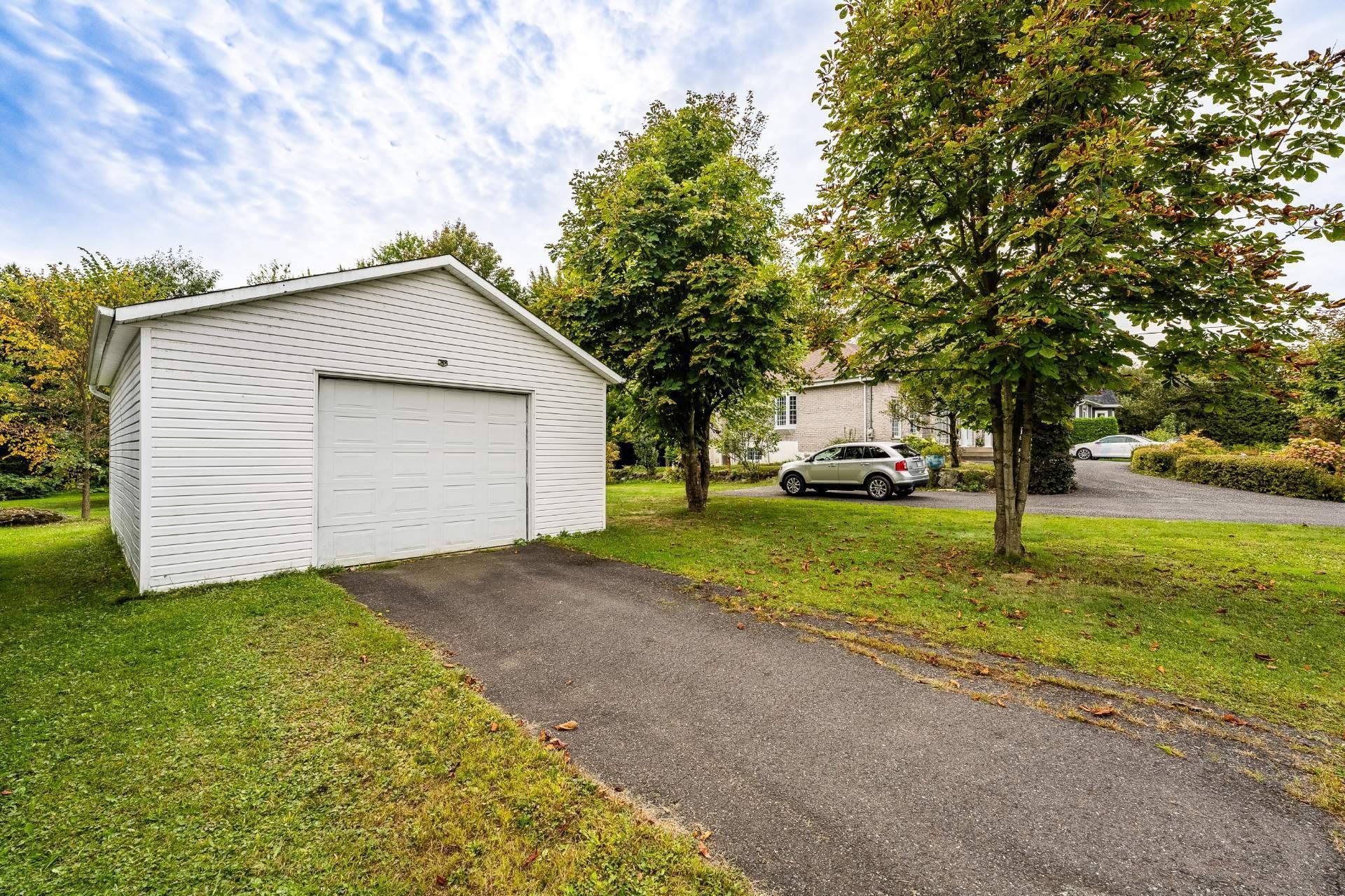 









943


Rue de la Roche

,
Granby,




QC
J2J2H9

