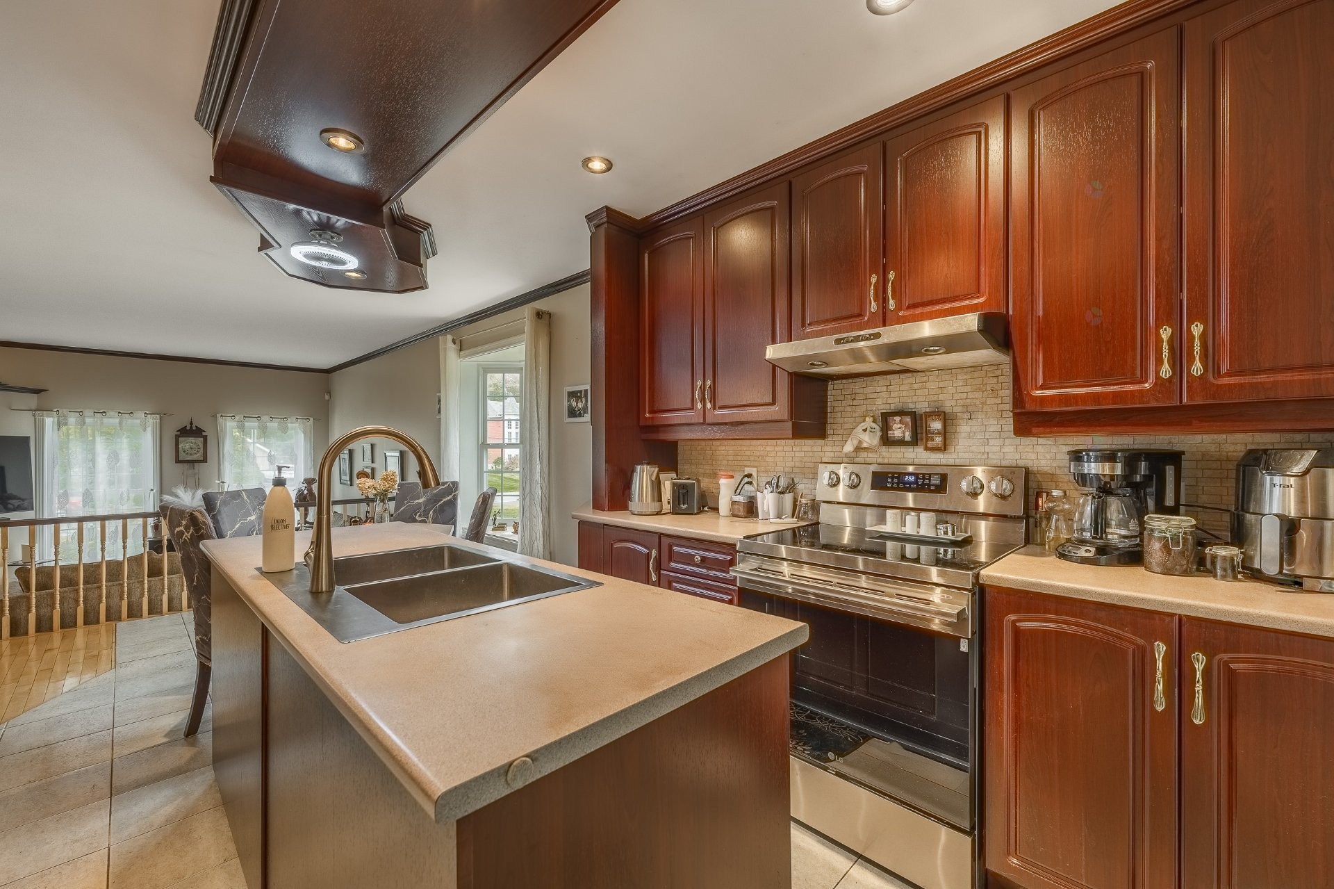 









943


Rue de la Roche

,
Granby,




QC
J2J2H9

