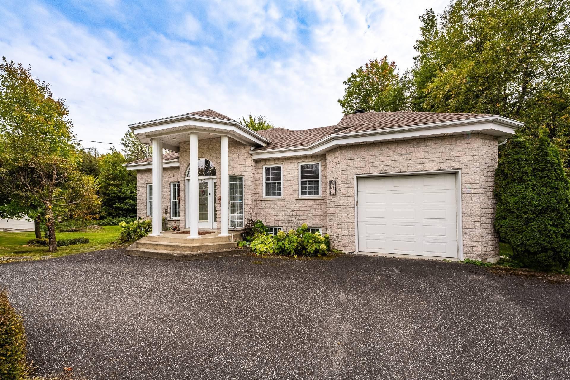 









943


Rue de la Roche

,
Granby,




QC
J2J2H9

