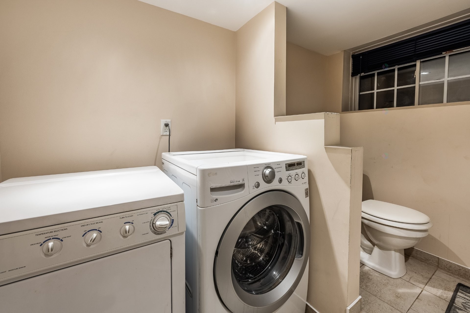 









943


Rue de la Roche

,
Granby,




QC
J2J2H9

