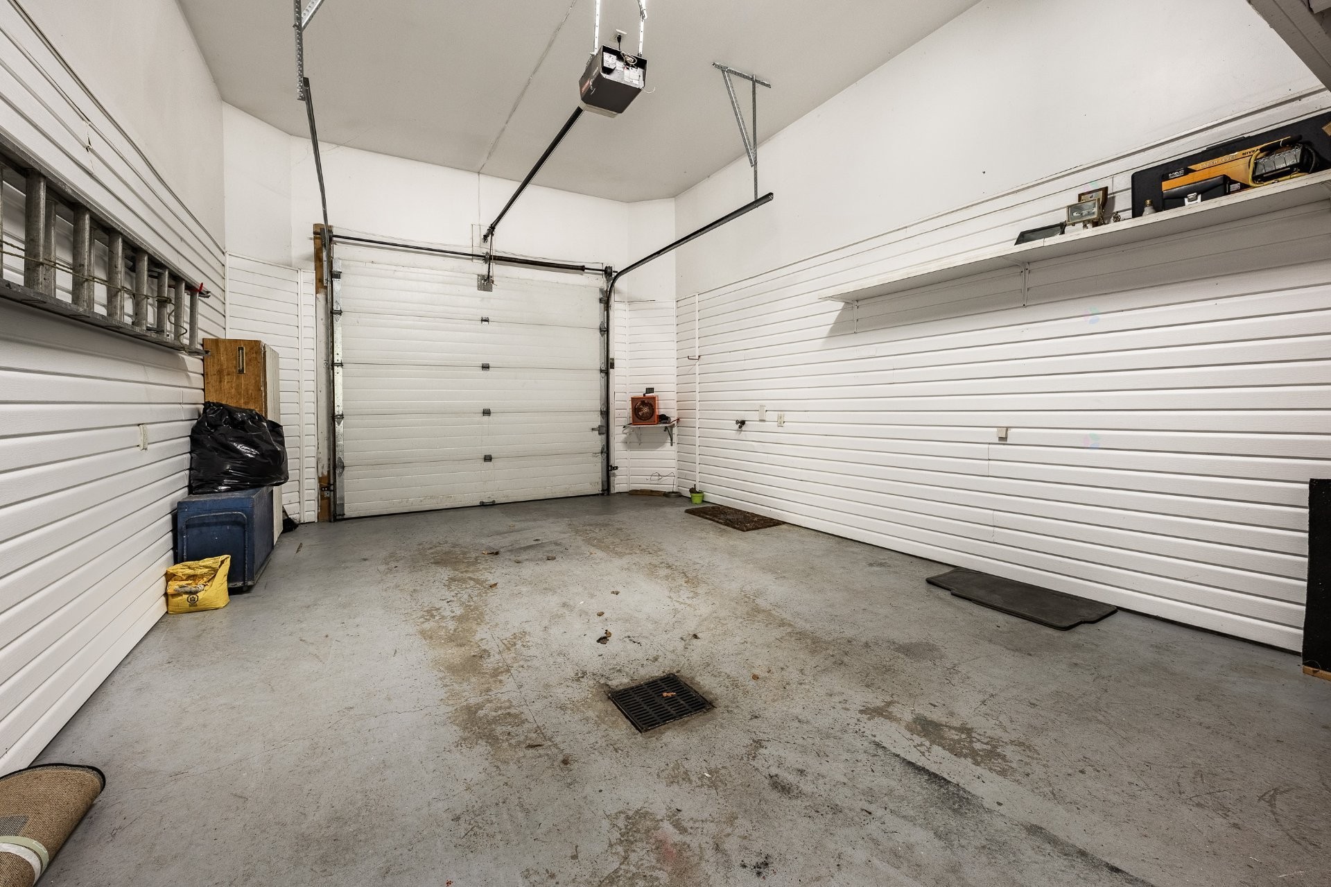 









943


Rue de la Roche

,
Granby,




QC
J2J2H9

