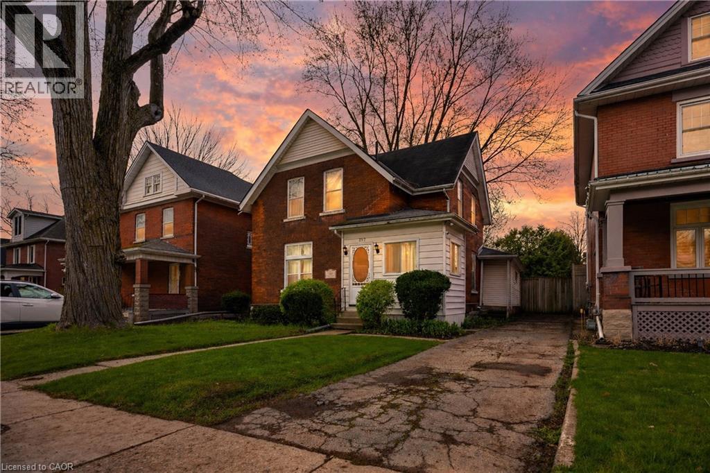 












257 ONTARIO Street

,
Stratford,




Ontario
N5A3H6

