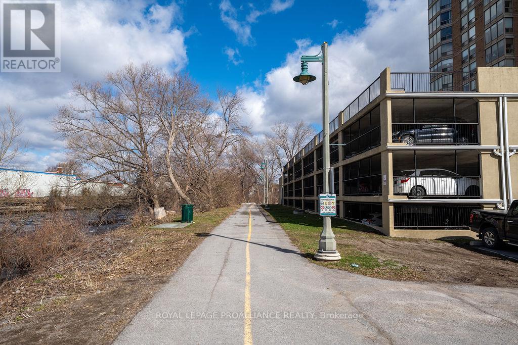 












806 - 344 FRONT ST STREET

,
Belleville (Belleville Ward),




Ontario
K8N5M4

