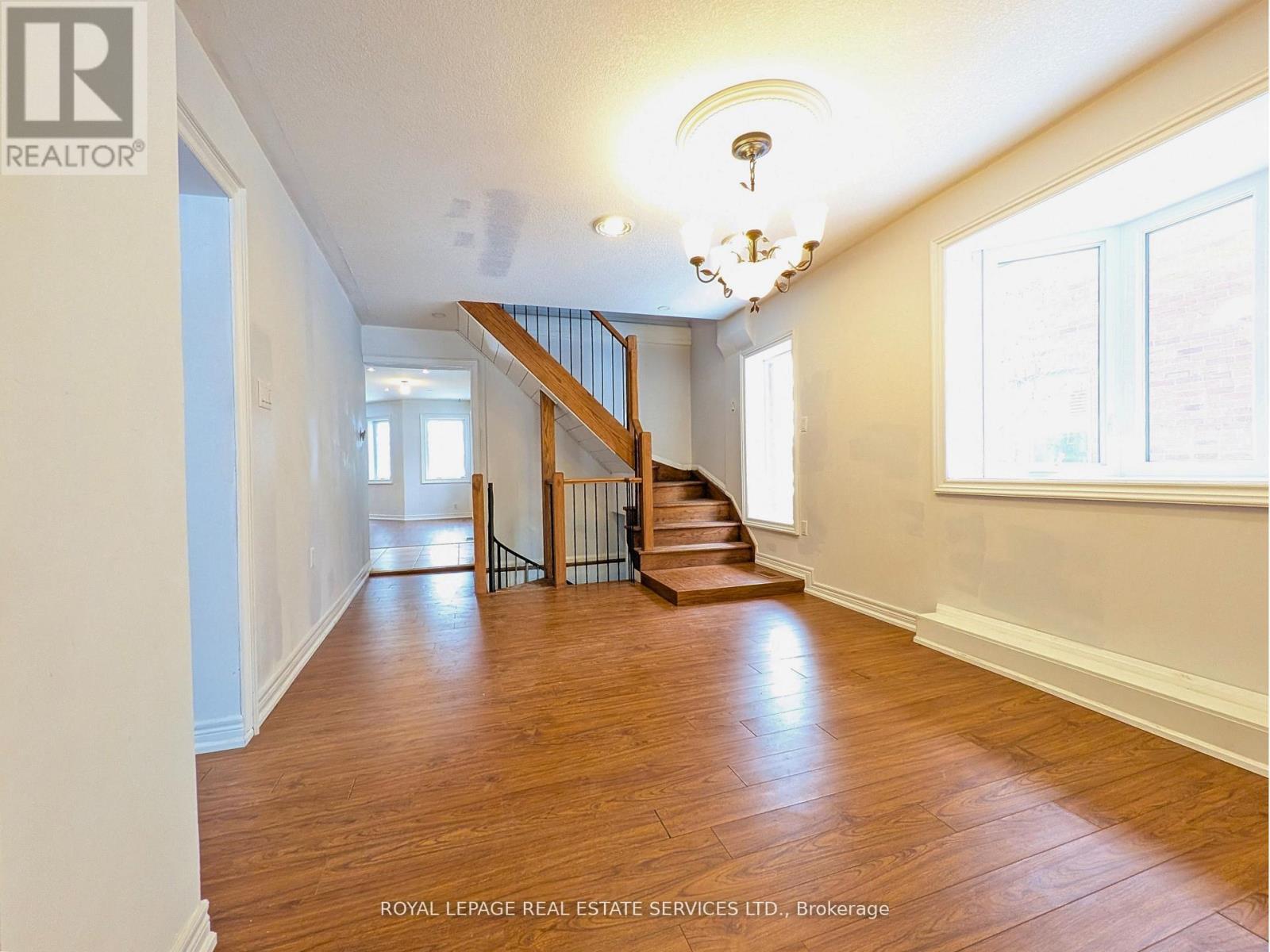 












20 HOLGATE STREET

,
Barrie,




Ontario
L4N2T5

