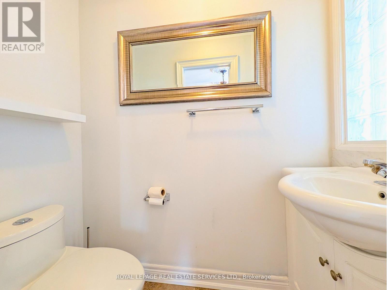 












20 HOLGATE STREET

,
Barrie,




Ontario
L4N2T5

