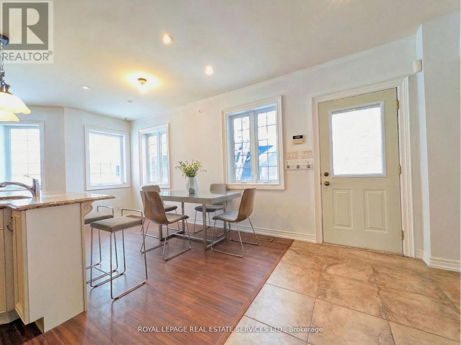












20 HOLGATE STREET

,
Barrie,




Ontario
L4N2T5

