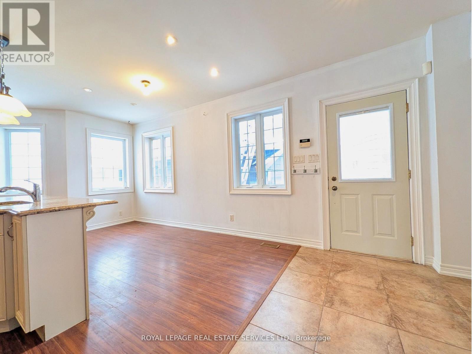 












20 HOLGATE STREET

,
Barrie,




Ontario
L4N2T5

