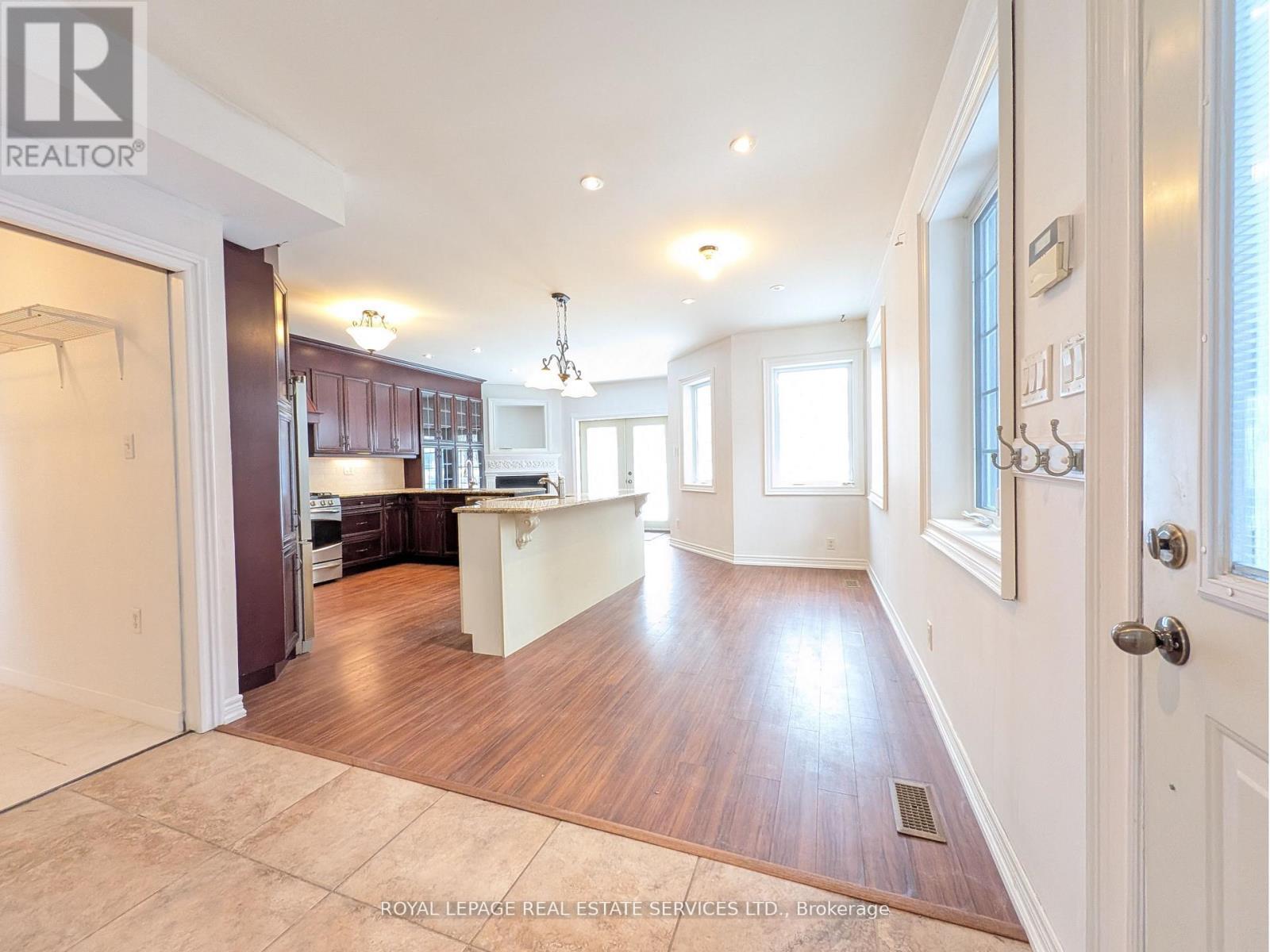 












20 HOLGATE STREET

,
Barrie,




Ontario
L4N2T5

