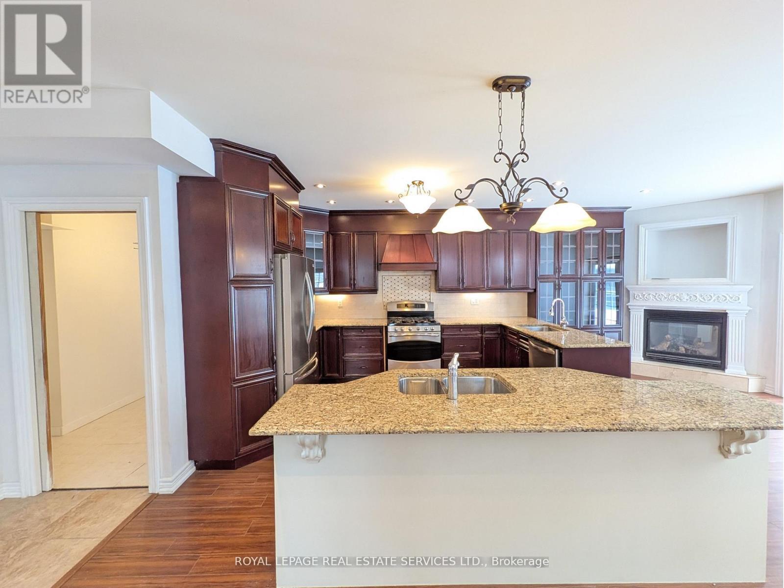 












20 HOLGATE STREET

,
Barrie,




Ontario
L4N2T5

