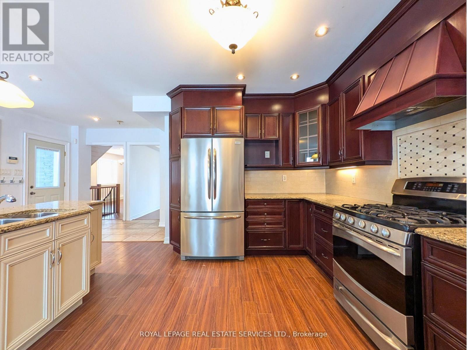 












20 HOLGATE STREET

,
Barrie,




Ontario
L4N2T5


