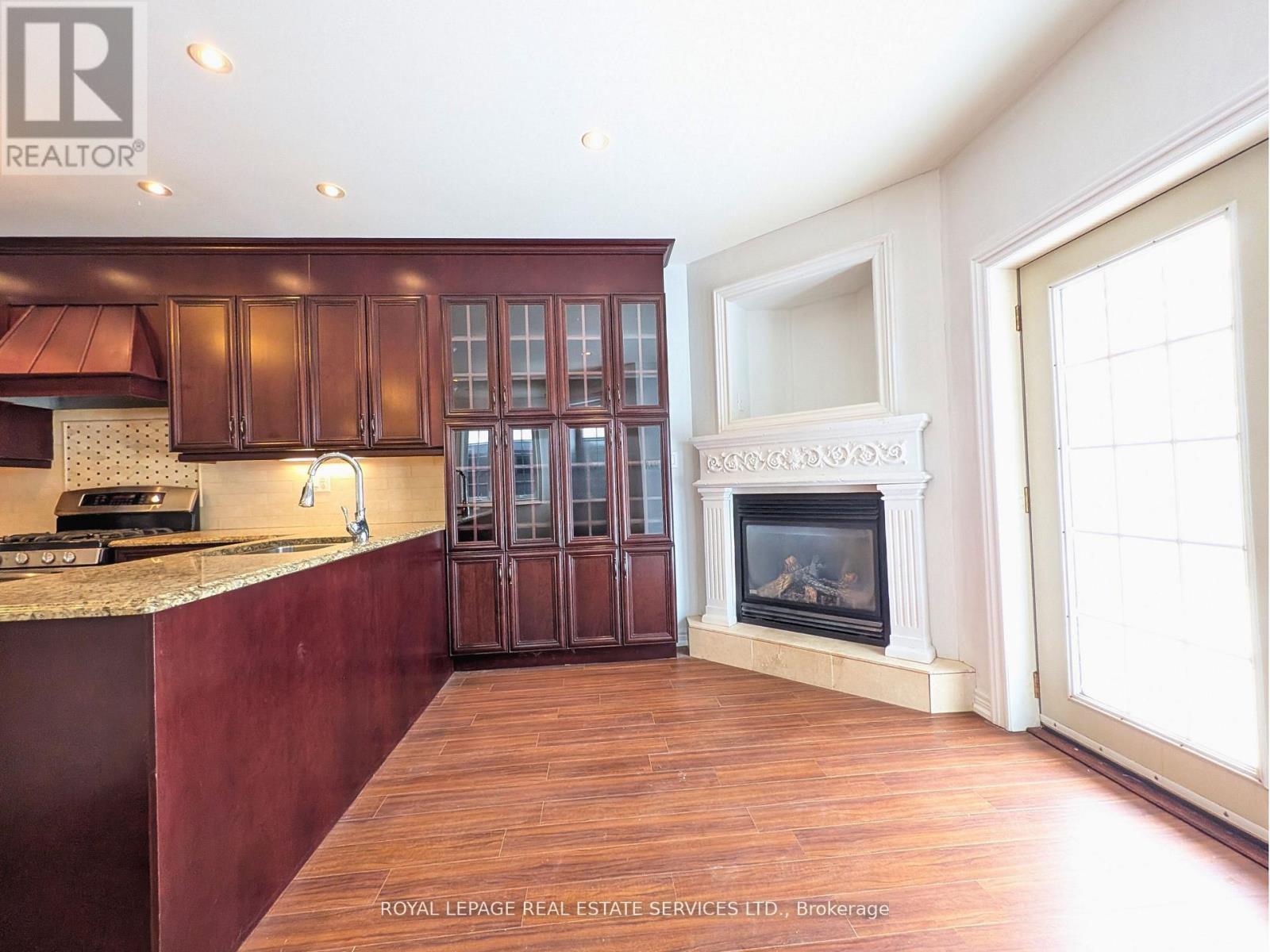 












20 HOLGATE STREET

,
Barrie,




Ontario
L4N2T5

