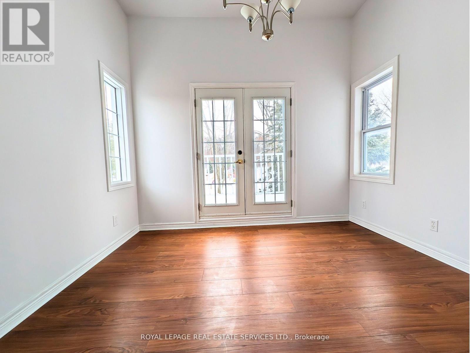 












20 HOLGATE STREET

,
Barrie,




Ontario
L4N2T5

