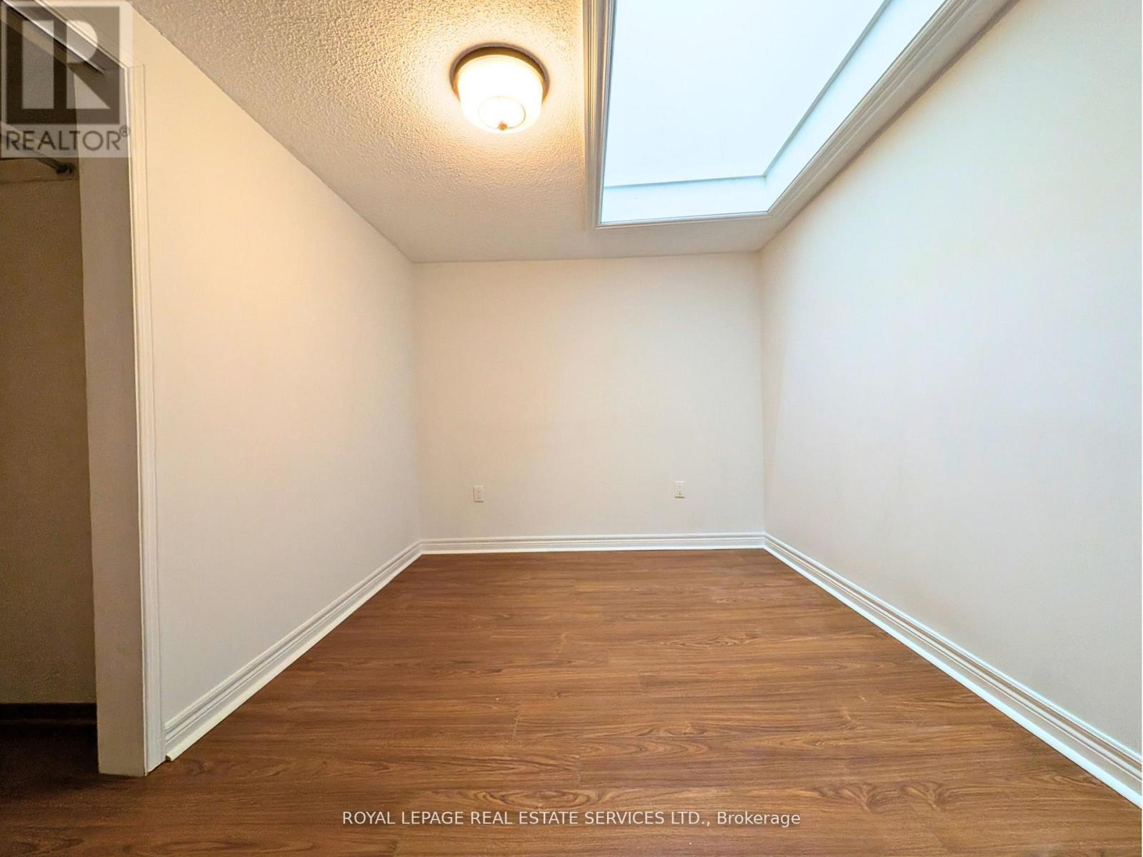 












20 HOLGATE STREET

,
Barrie,




Ontario
L4N2T5

