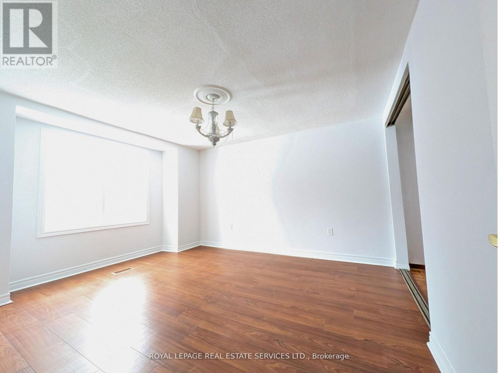 












20 HOLGATE STREET

,
Barrie,




Ontario
L4N2T5

