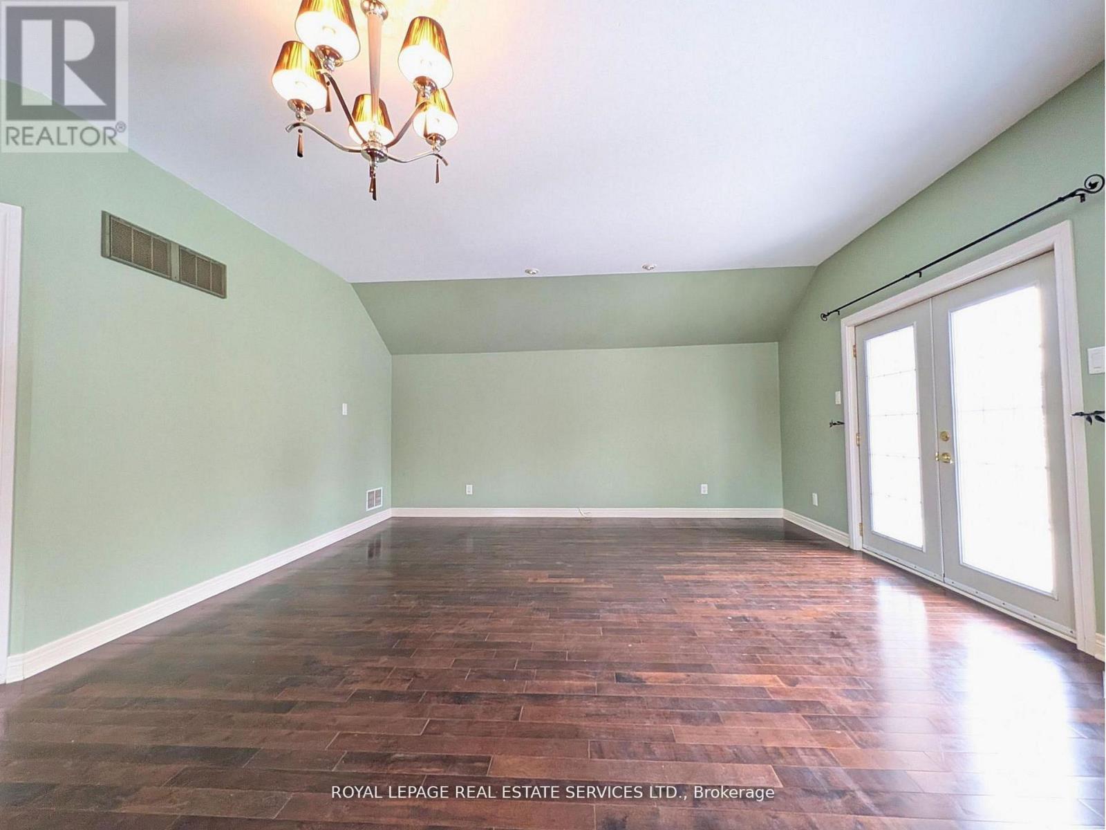 












20 HOLGATE STREET

,
Barrie,




Ontario
L4N2T5

