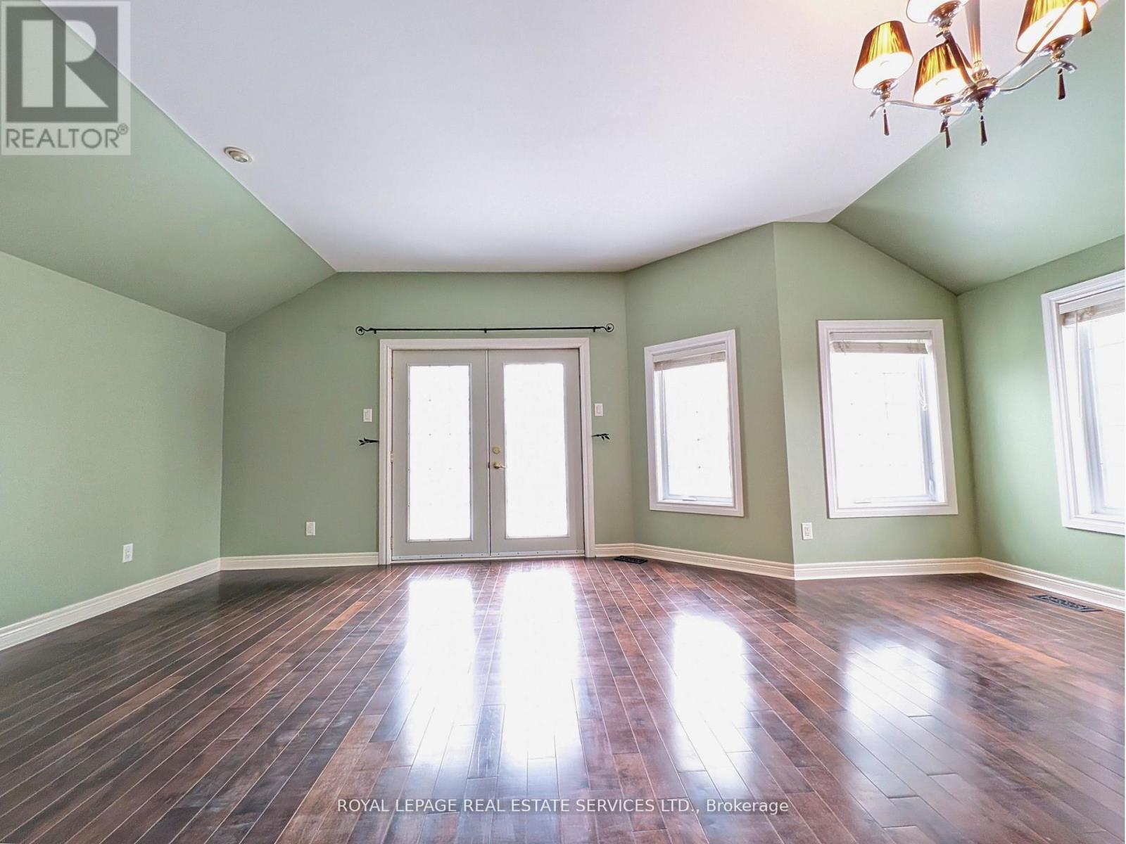 












20 HOLGATE STREET

,
Barrie,




Ontario
L4N2T5

