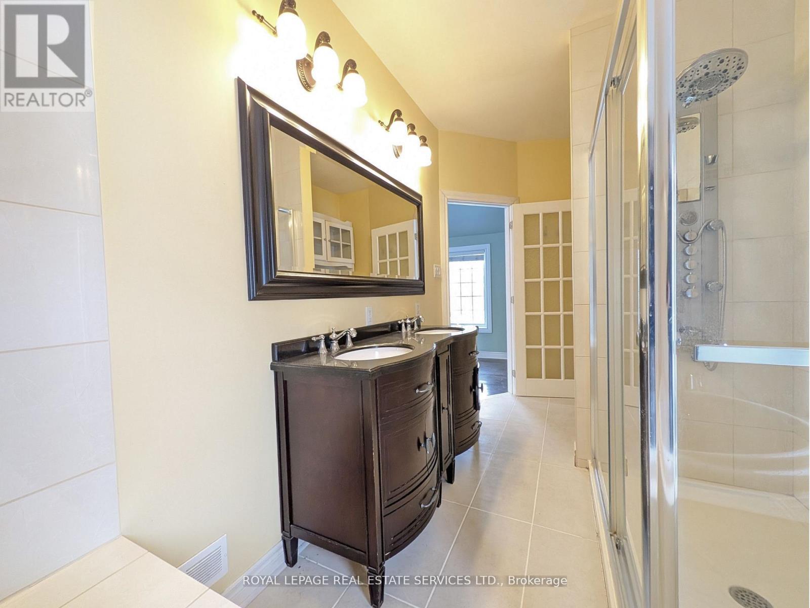 












20 HOLGATE STREET

,
Barrie,




Ontario
L4N2T5

