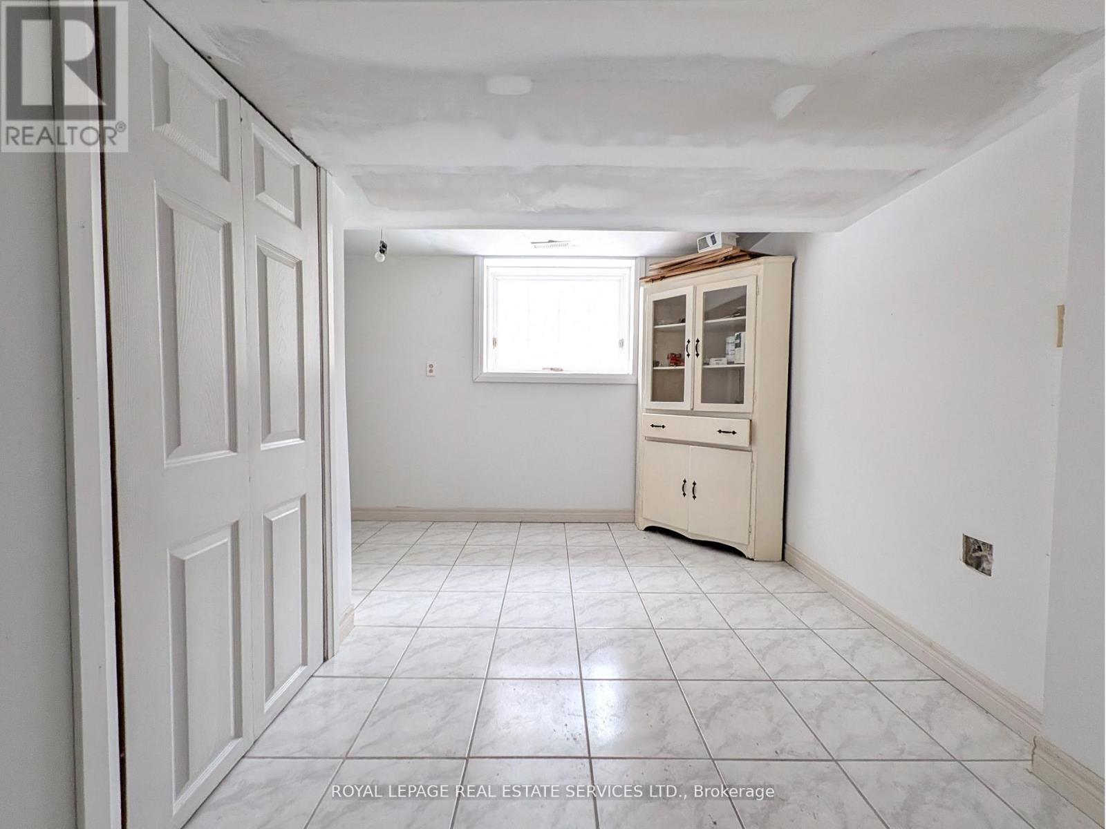 












20 HOLGATE STREET

,
Barrie,




Ontario
L4N2T5

