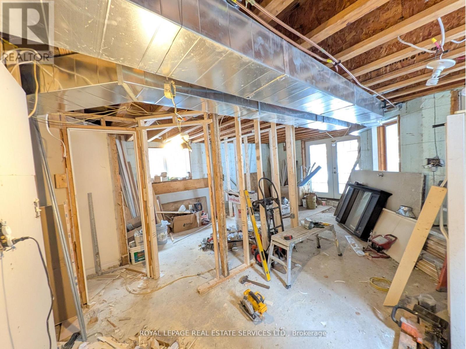 












20 HOLGATE STREET

,
Barrie,




Ontario
L4N2T5

