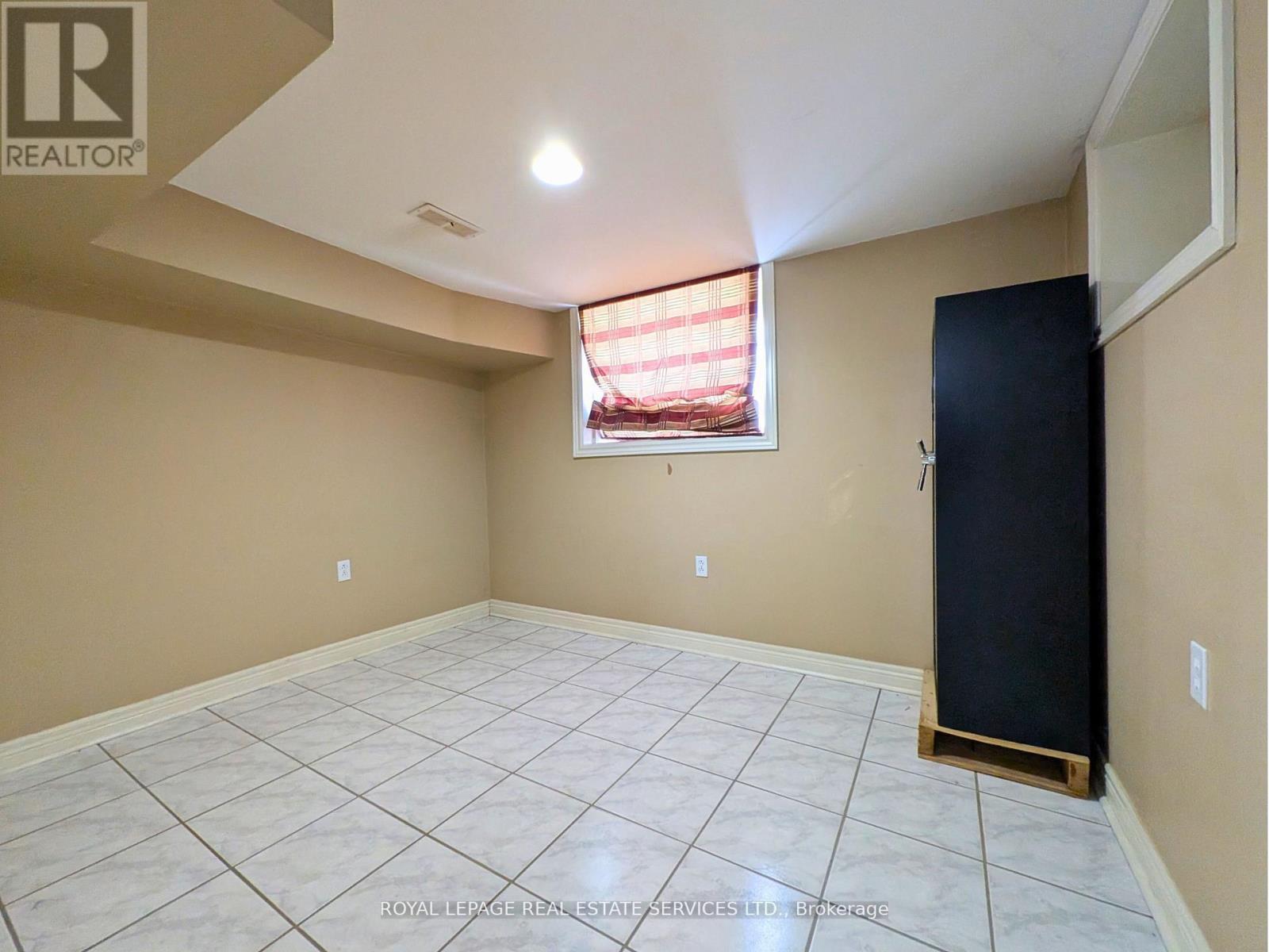












20 HOLGATE STREET

,
Barrie,




Ontario
L4N2T5

