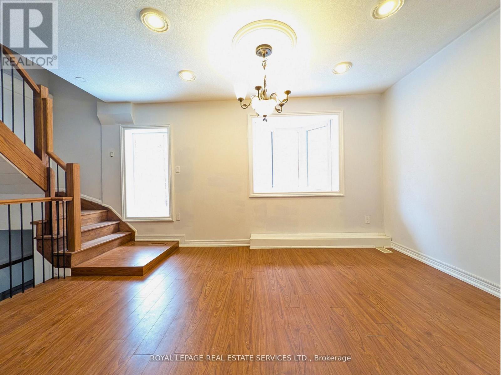 












20 HOLGATE STREET

,
Barrie,




Ontario
L4N2T5

