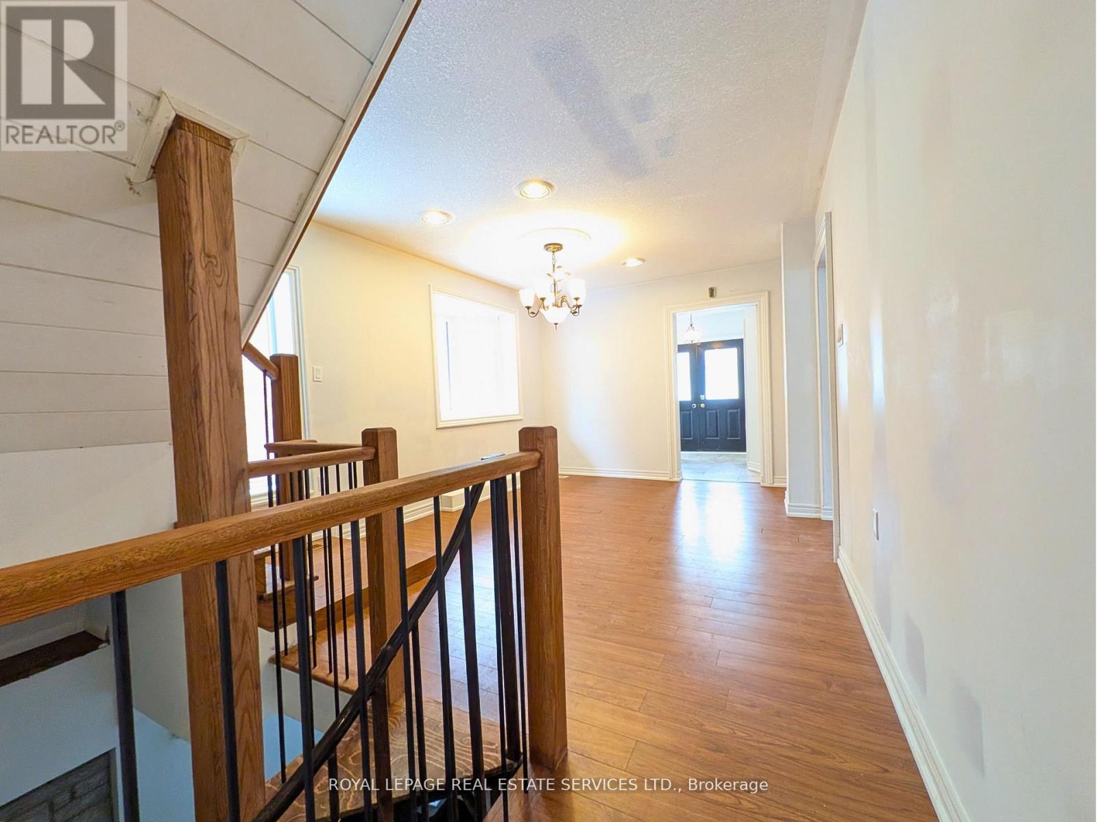 












20 HOLGATE STREET

,
Barrie,




Ontario
L4N2T5

