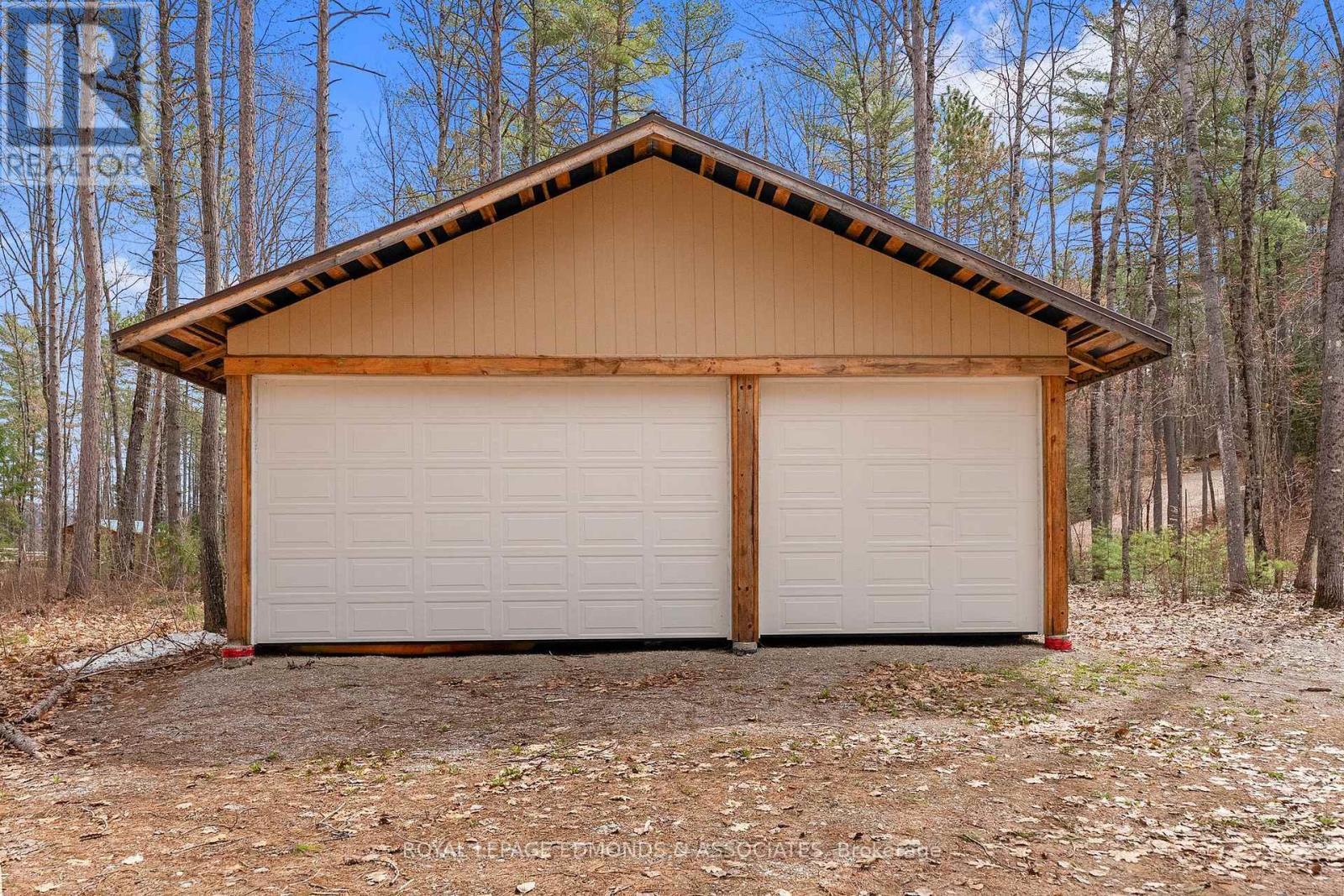 












290 HENNESSY TRAIL

,
Whitewater Region,







Ontario
K0J2L0

