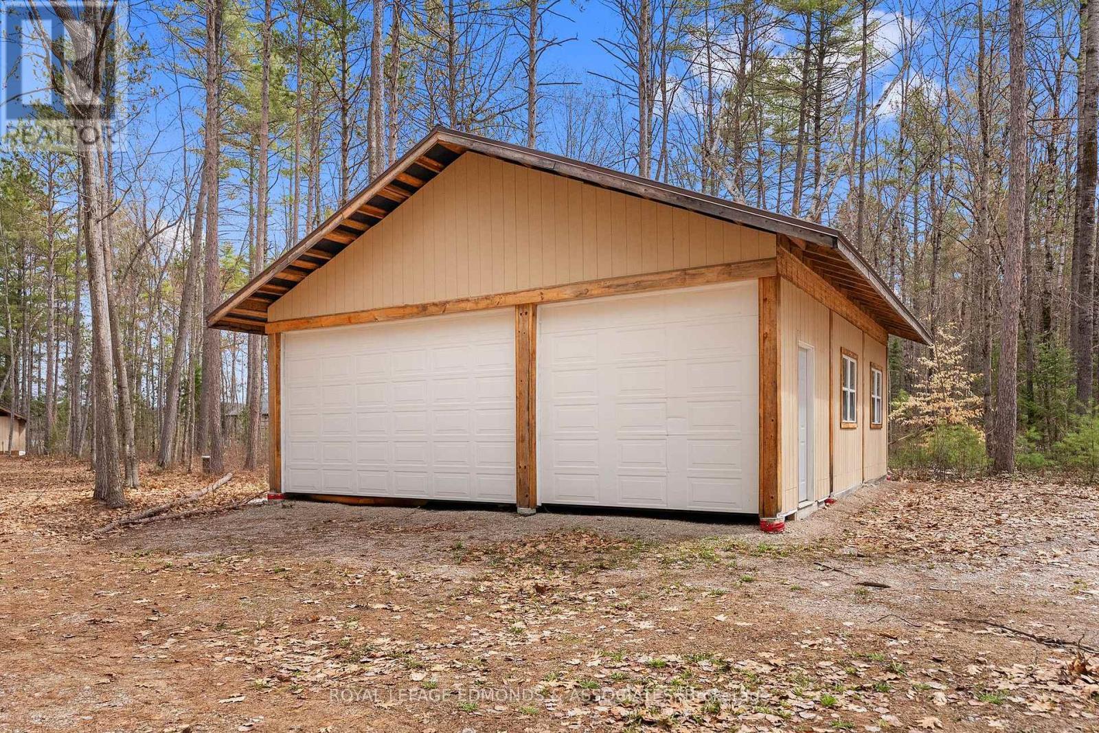 












290 HENNESSY TRAIL

,
Whitewater Region,







Ontario
K0J2L0

