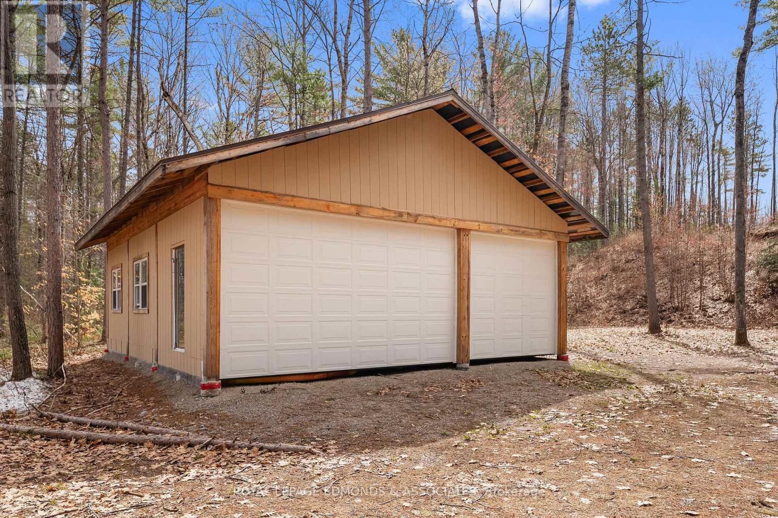 












290 HENNESSY TRAIL

,
Whitewater Region,







Ontario
K0J2L0

