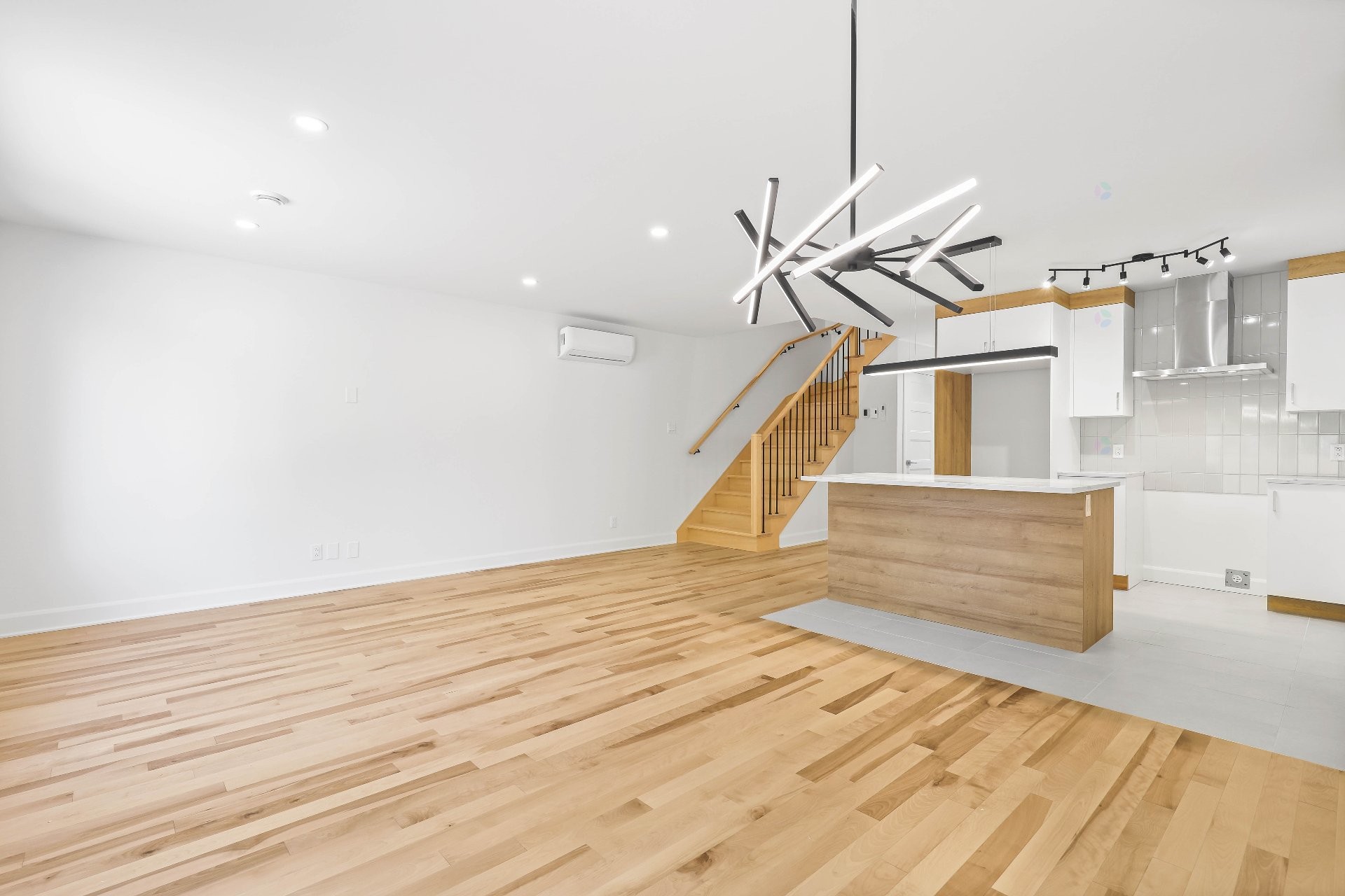 









4199


Rue Quevillon

,
Longueuil (Saint-Hubert),




QC
J3Y2T9

