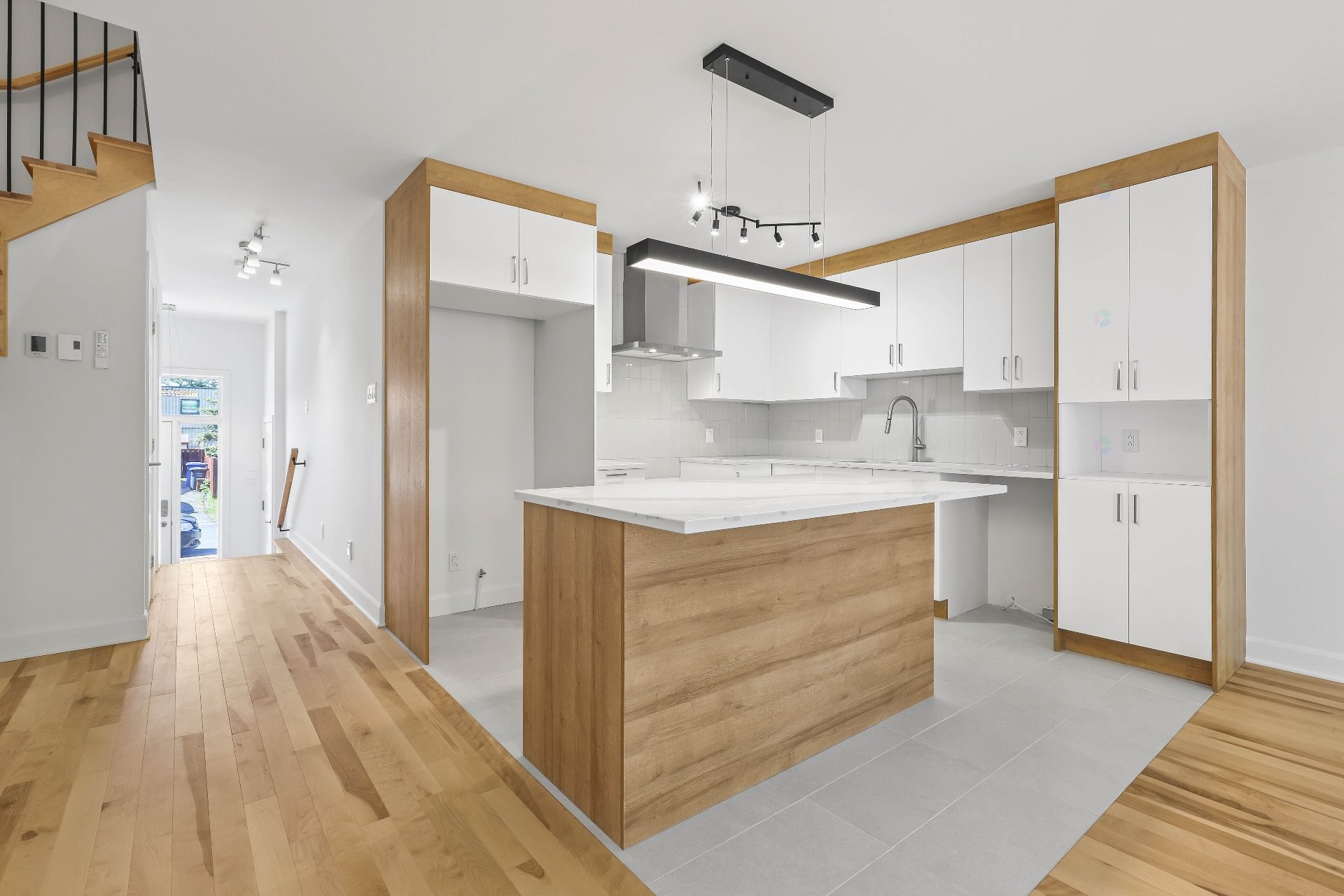 









4199


Rue Quevillon

,
Longueuil (Saint-Hubert),




QC
J3Y2T9

