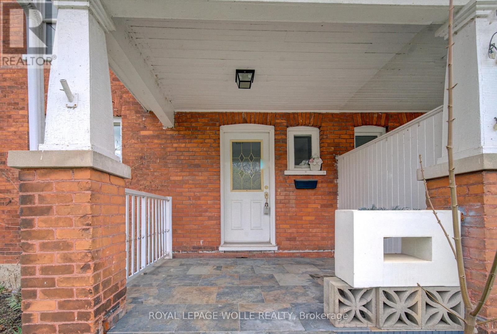 












28 WILLOW STREET

,
Brant,




Ontario
N3L2K6

