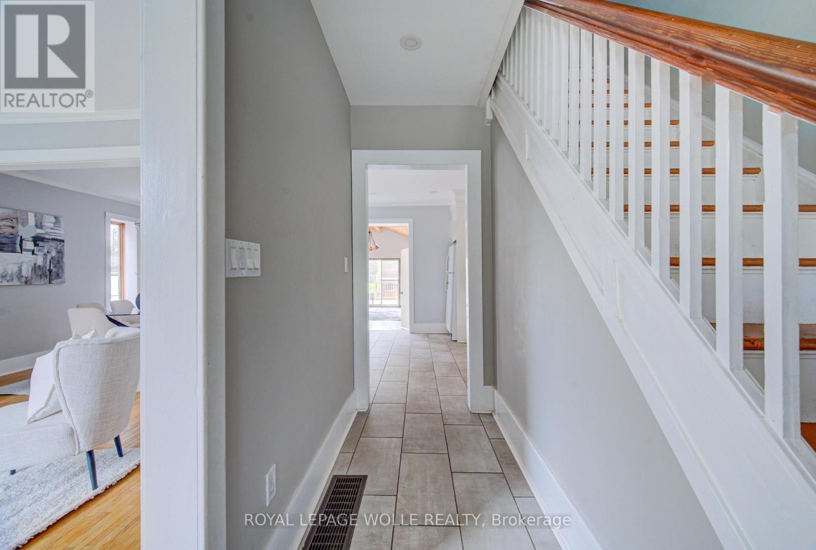 












28 WILLOW STREET

,
Brant,




Ontario
N3L2K6

