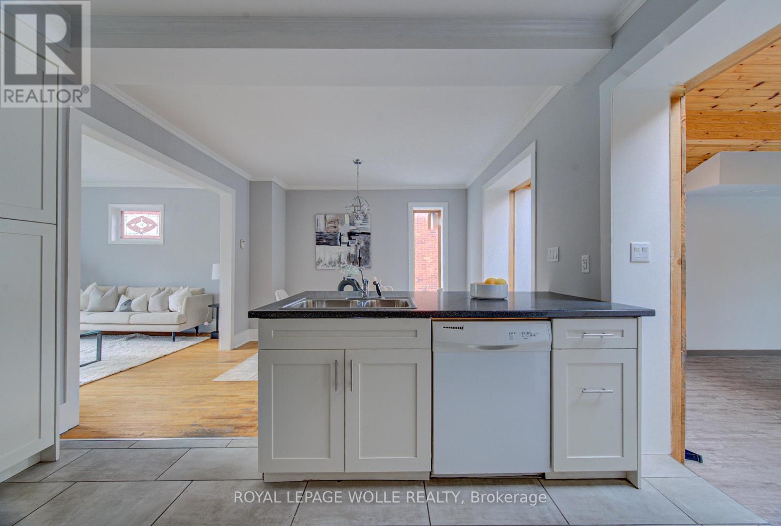 












28 WILLOW STREET

,
Brant,




Ontario
N3L2K6

