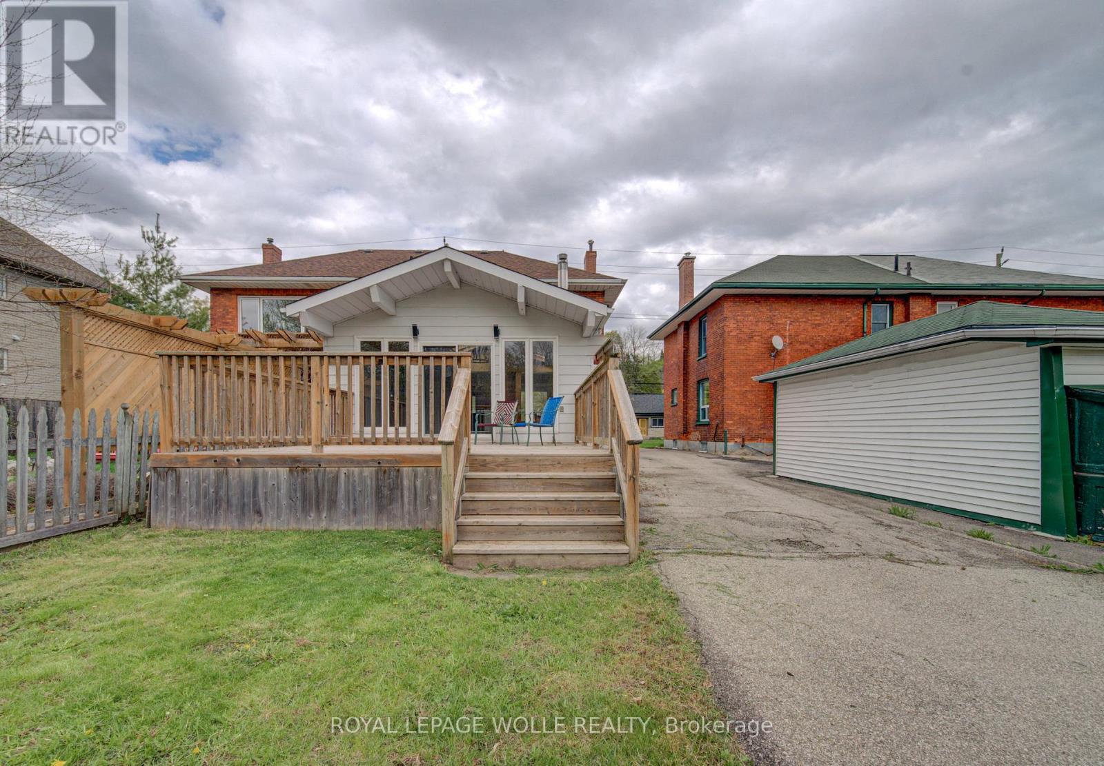 












28 WILLOW STREET

,
Brant,




Ontario
N3L2K6

