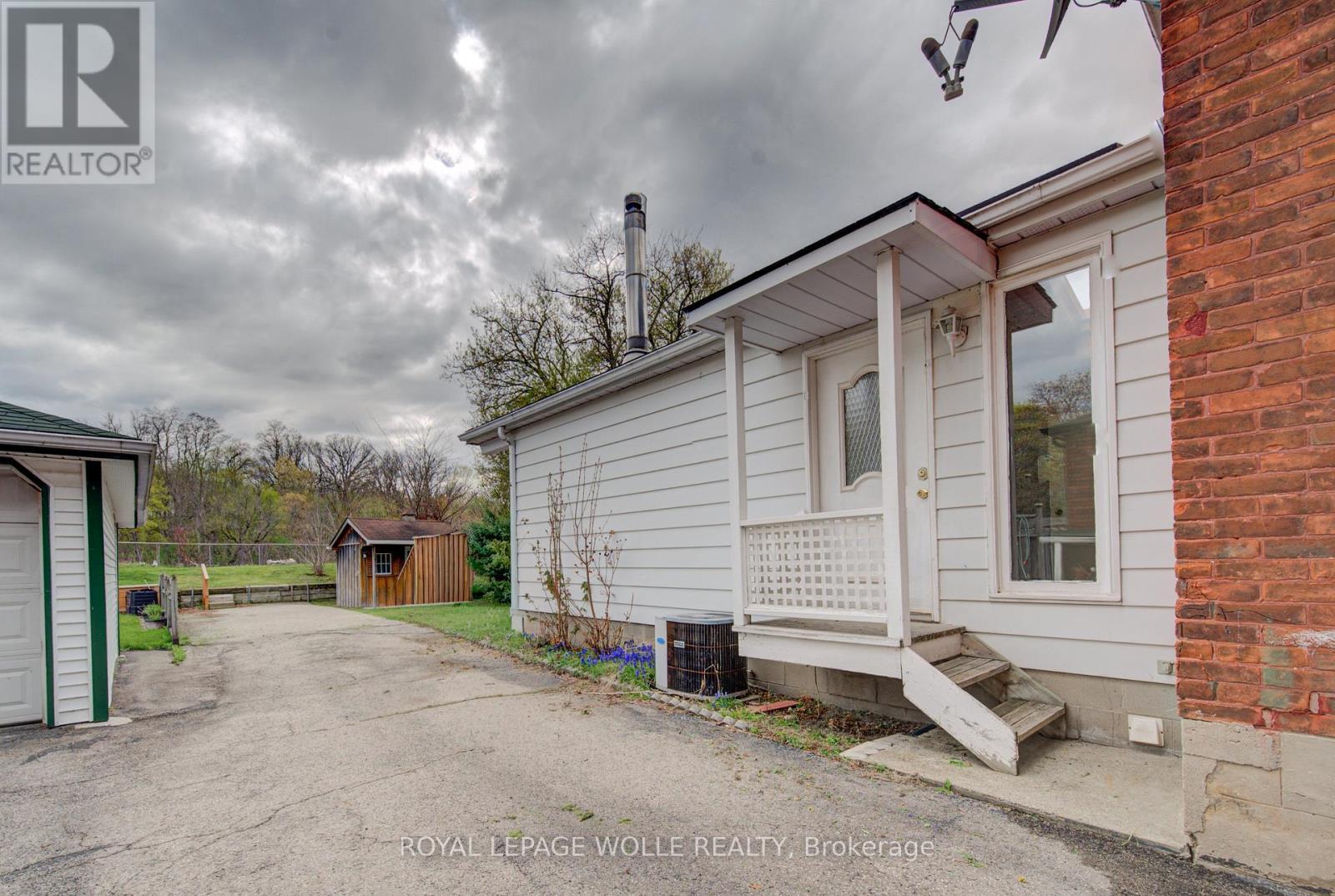 












28 WILLOW STREET

,
Brant,




Ontario
N3L2K6

