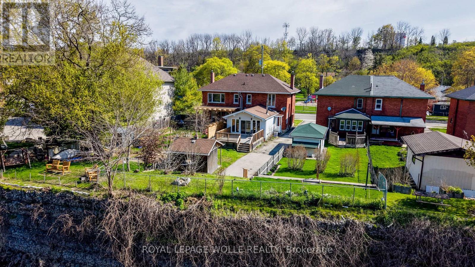 












28 WILLOW STREET

,
Brant,




Ontario
N3L2K6

