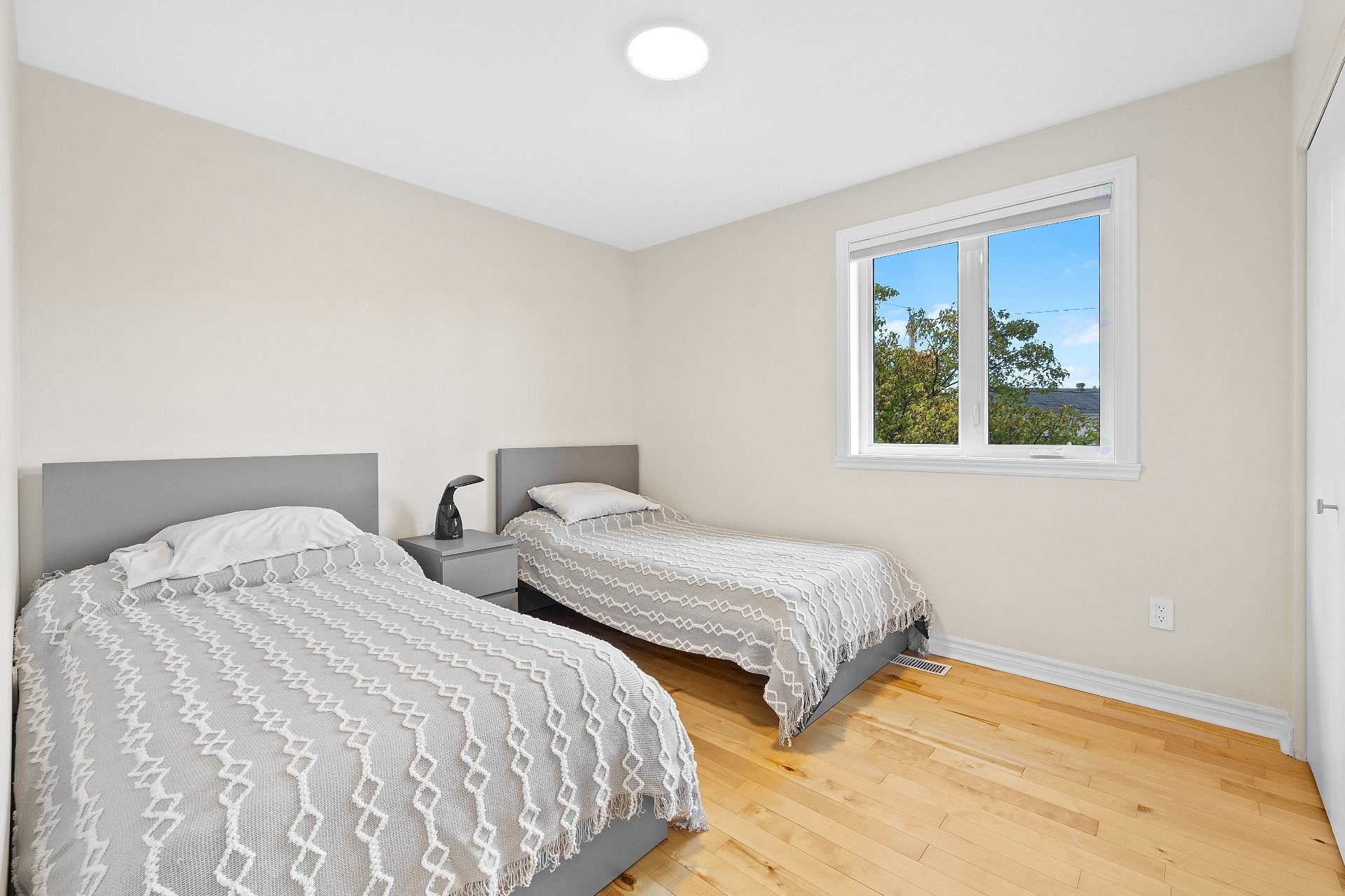 









619


Rue Lajeunesse

,
Laval (Sainte-Dorothée),




QC
H7X3K5

