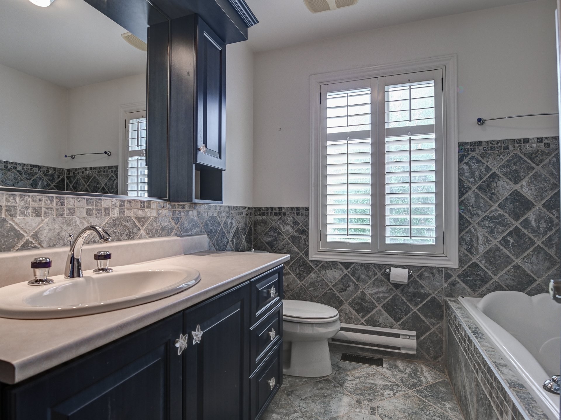 









3560


Rue de Loreto

,
Brossard,




QC
J4Y3J7


