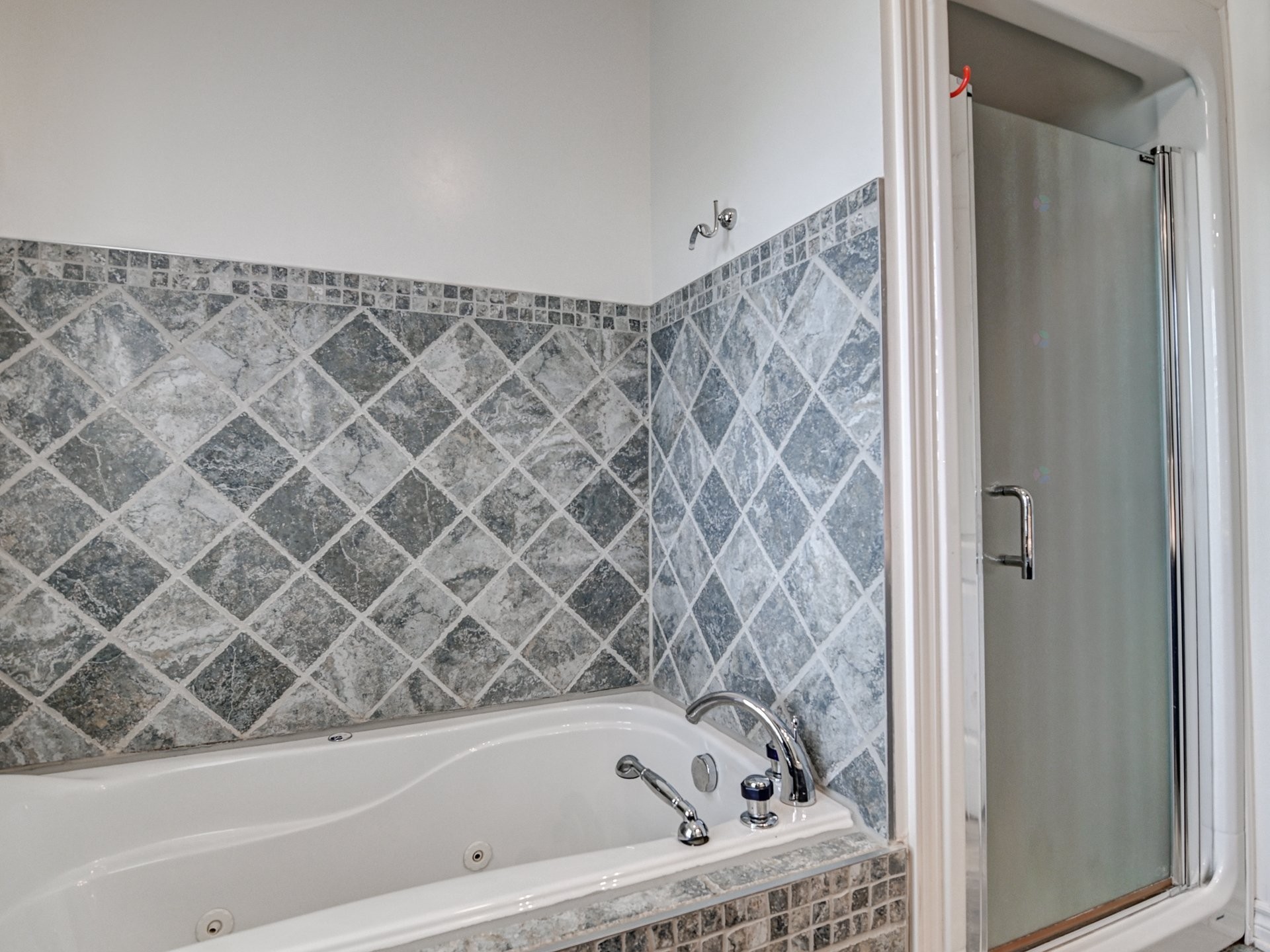 









3560


Rue de Loreto

,
Brossard,




QC
J4Y3J7

