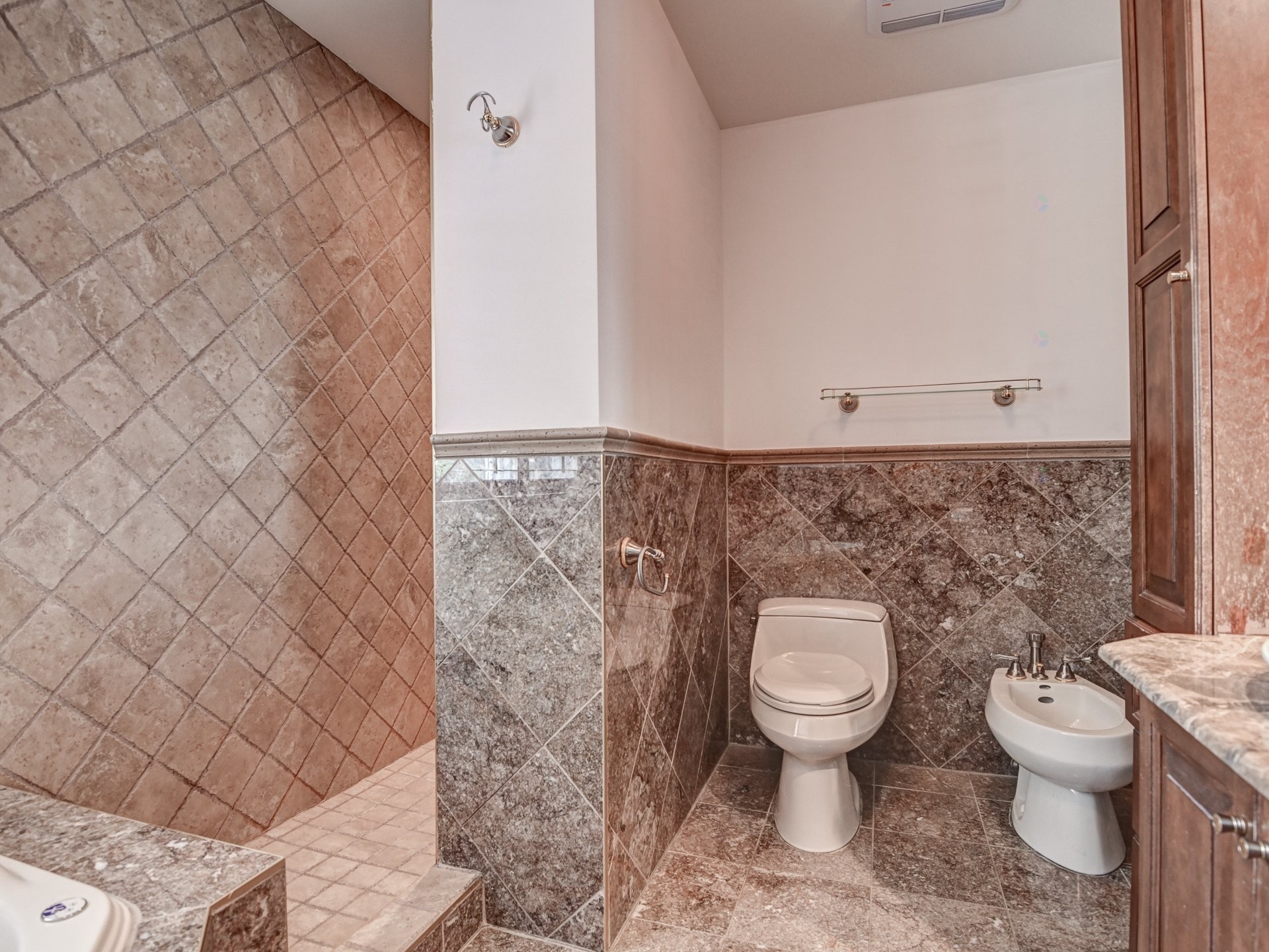 









3560


Rue de Loreto

,
Brossard,




QC
J4Y3J7

