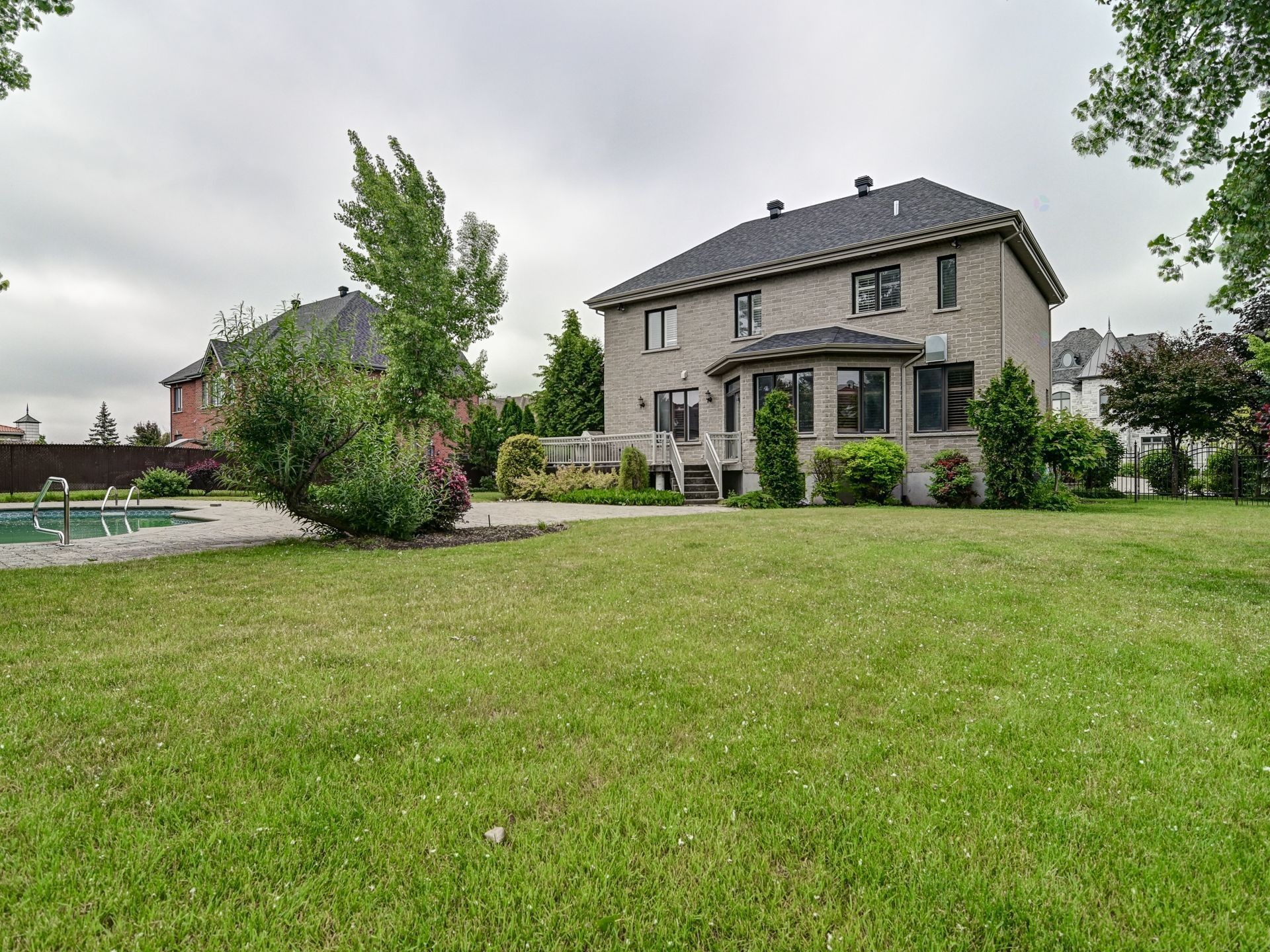 









3560


Rue de Loreto

,
Brossard,




QC
J4Y3J7

