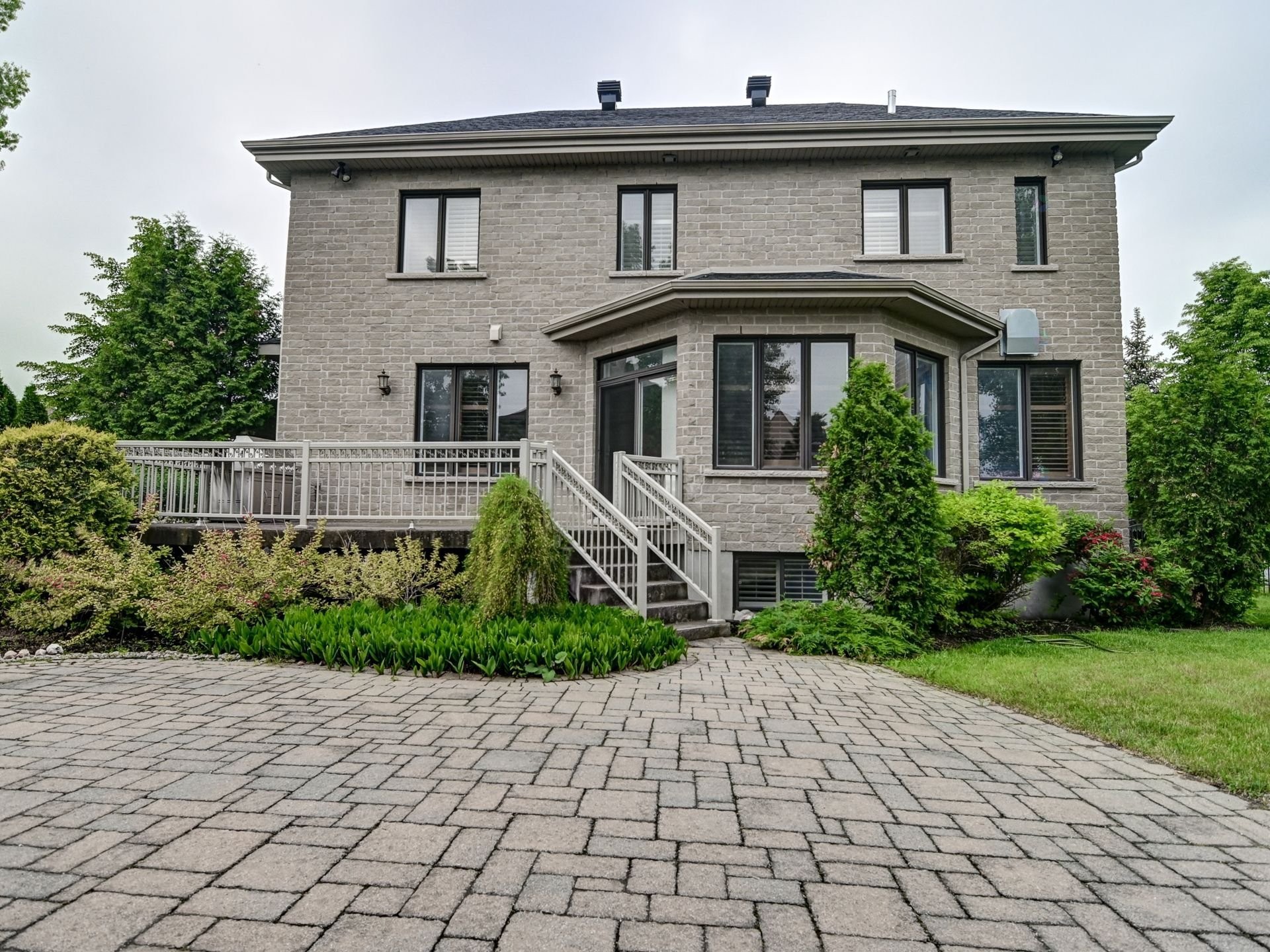 









3560


Rue de Loreto

,
Brossard,




QC
J4Y3J7


