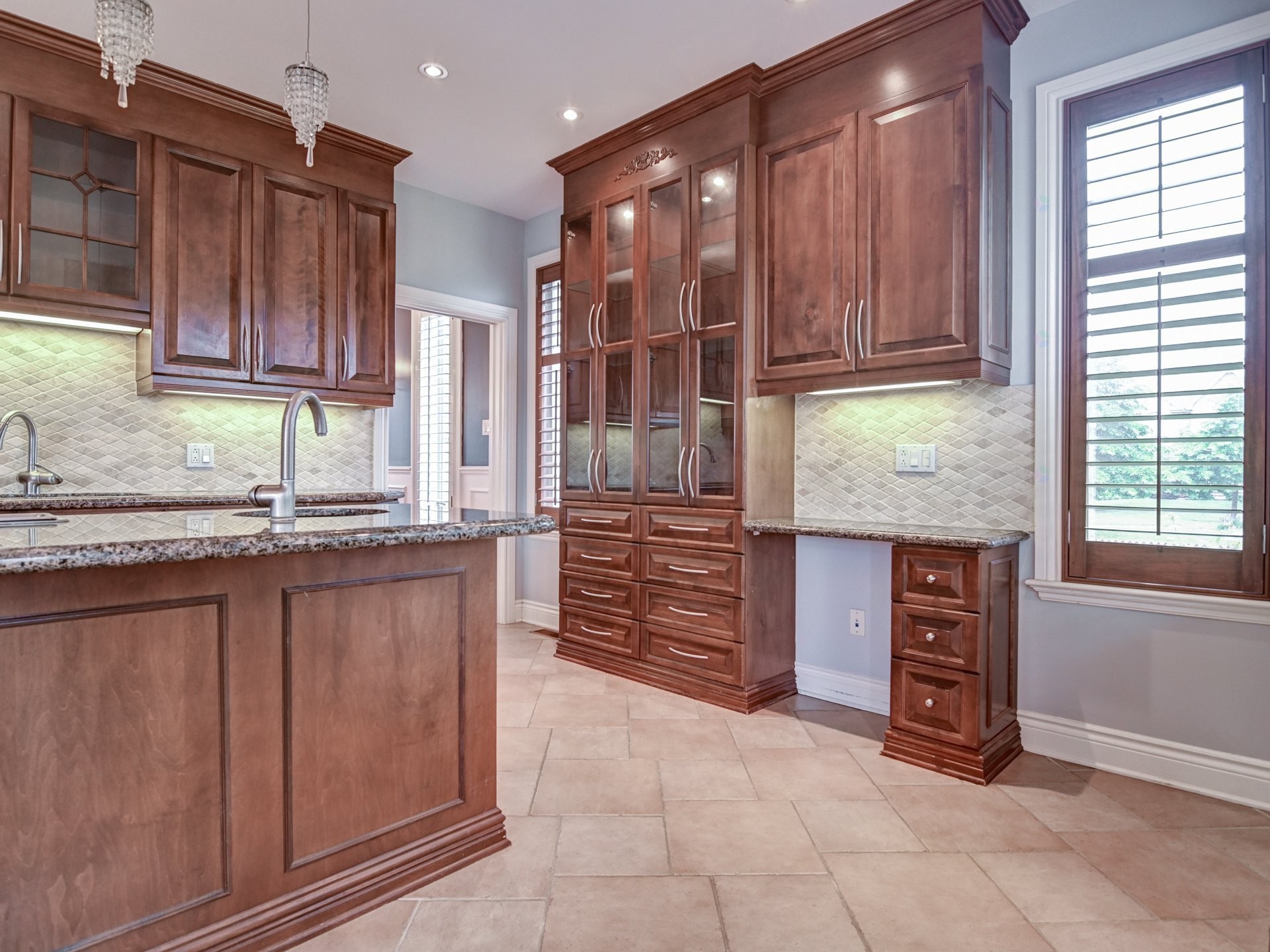 









3560


Rue de Loreto

,
Brossard,




QC
J4Y3J7

