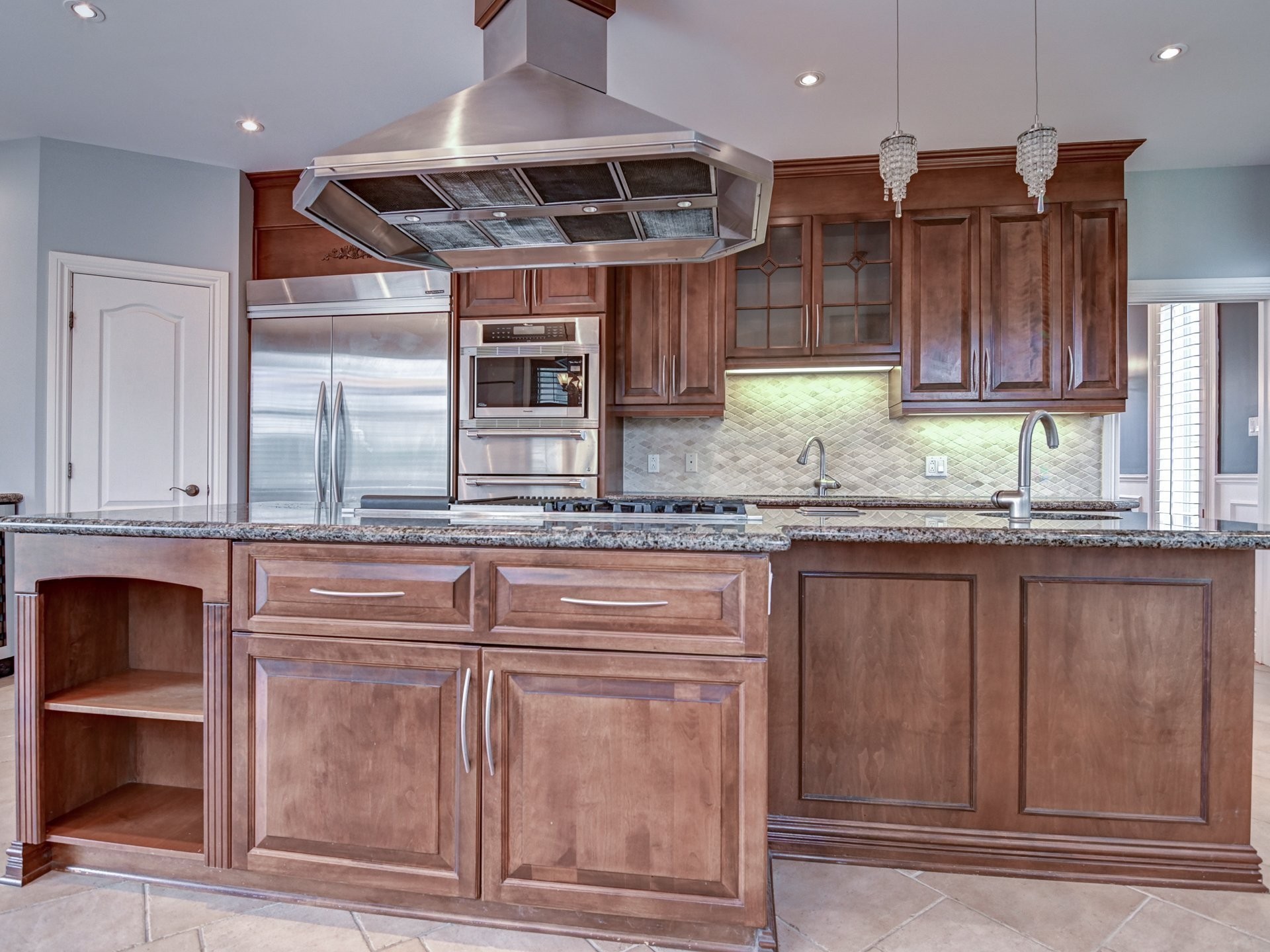









3560


Rue de Loreto

,
Brossard,




QC
J4Y3J7

